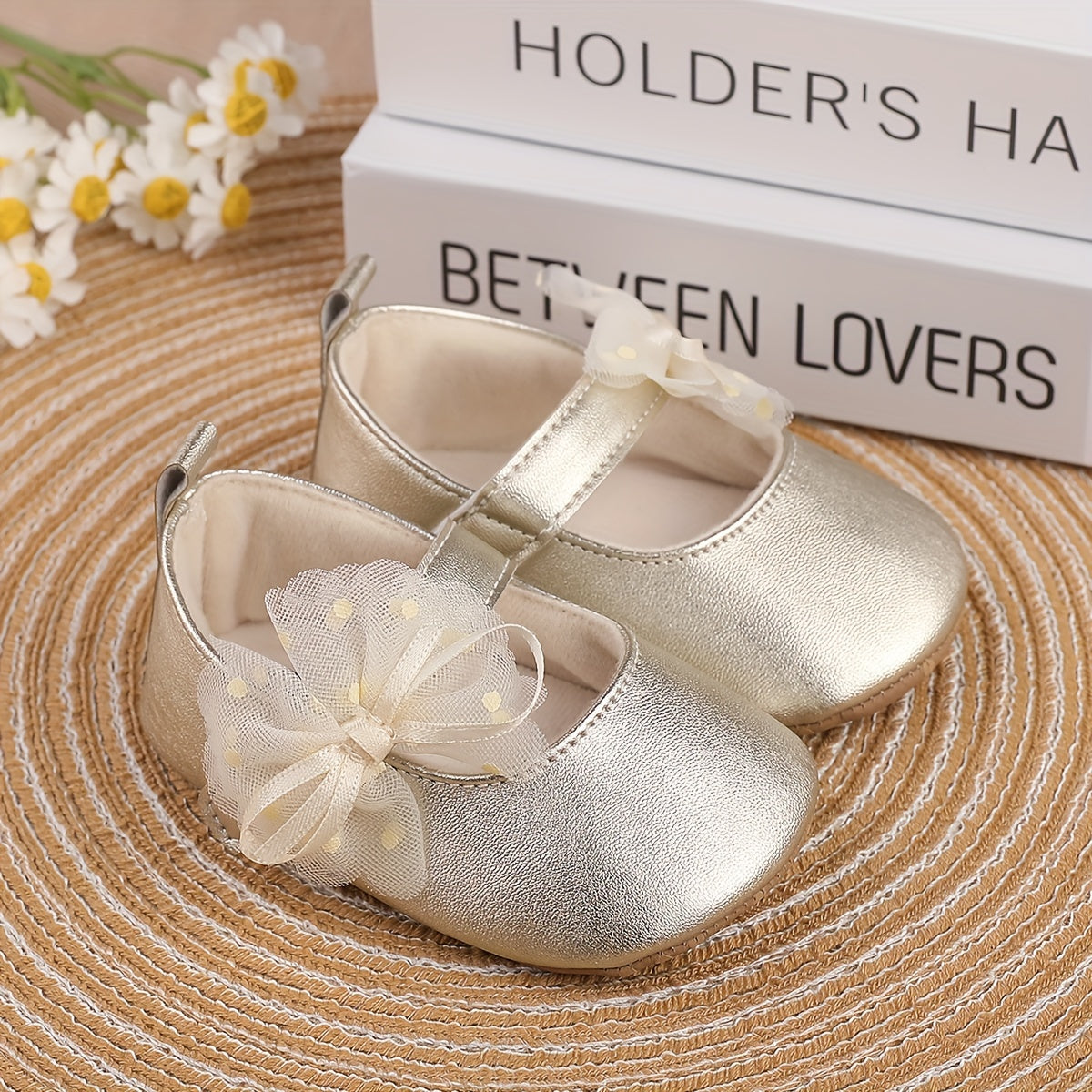 Bahor va kuzda yurishni o'rganishda yordam beradigan PU shabadasi bilan bog'langan Mary Jane chaqaloq qizlar uchun poyabzal va Sehrli lenta