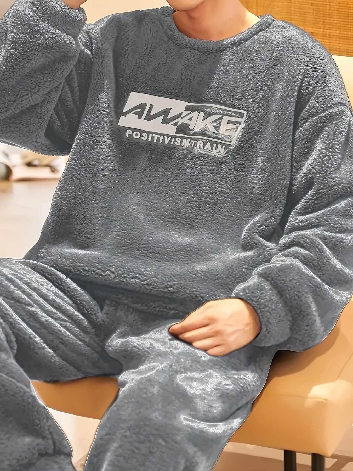 Conjunto de pijama casual para hombre con sudadera con capucha de franela y pantalones sueltos para otoño e invierno