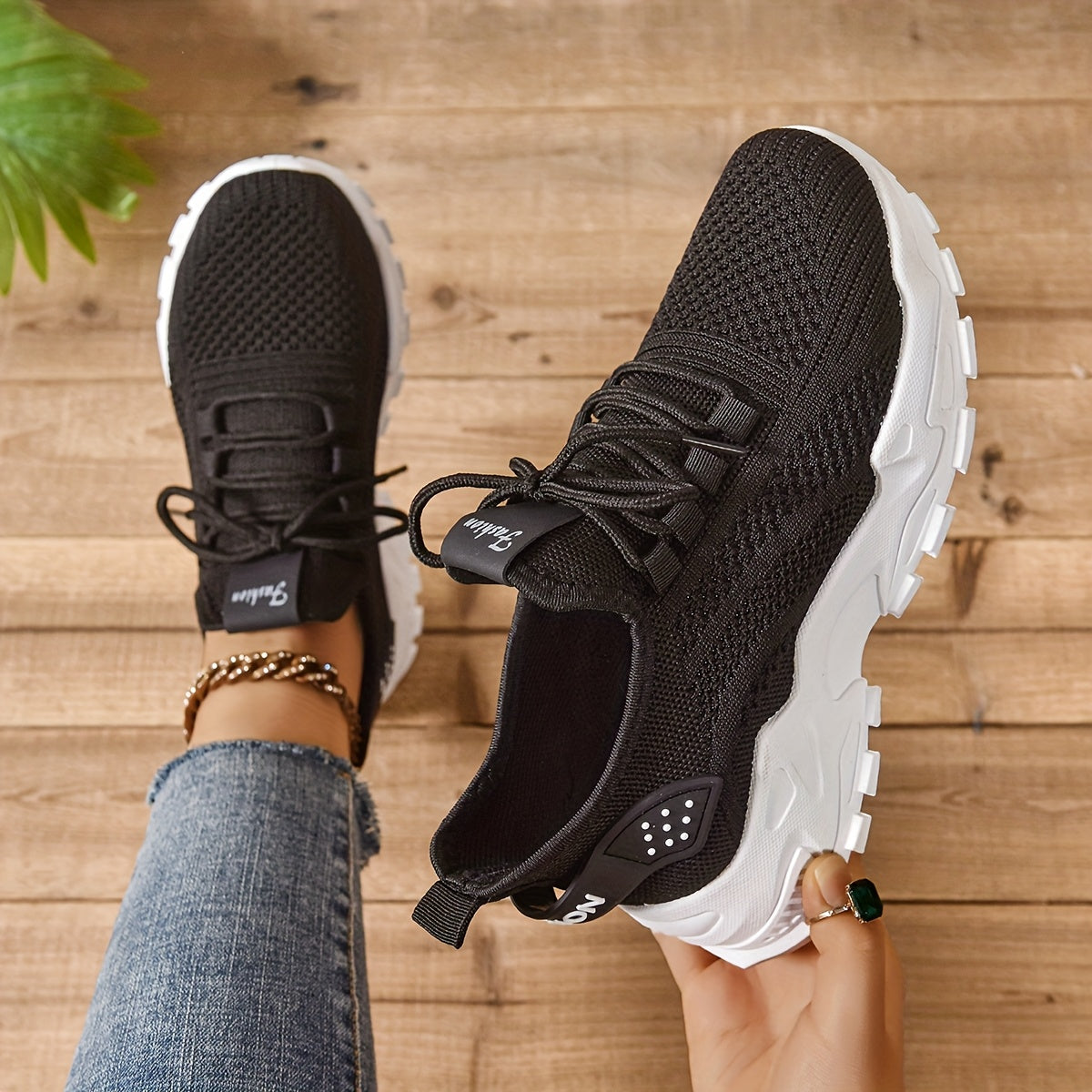 ayollar uchun nafas oluvchi tikilgan slip-on krossovkalar, kundalik, past-cho'ntak yurish poyabzali, oq