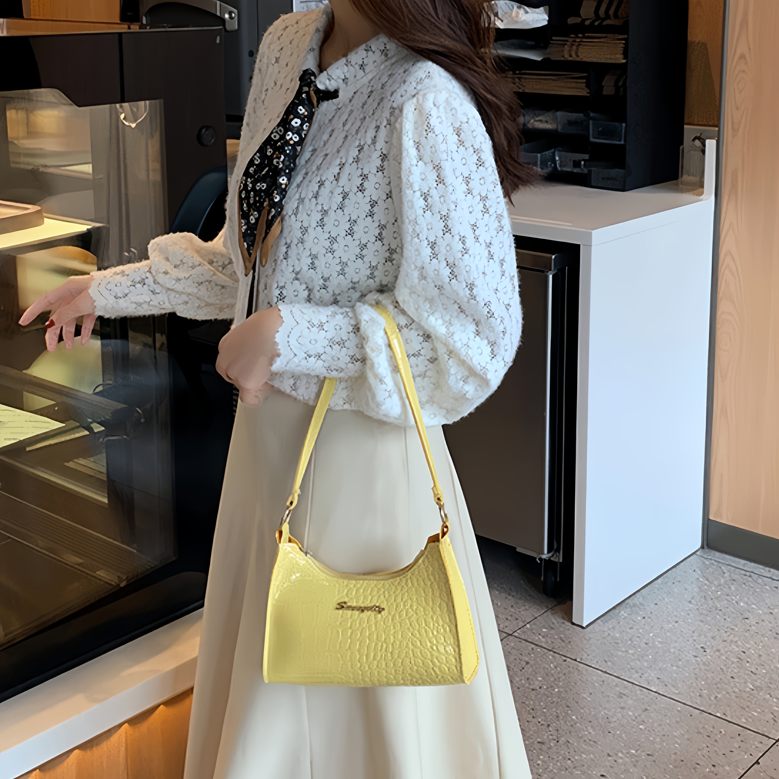 Yangi, shirin va yangi bitta yelka sumkasi ayollar uchun.