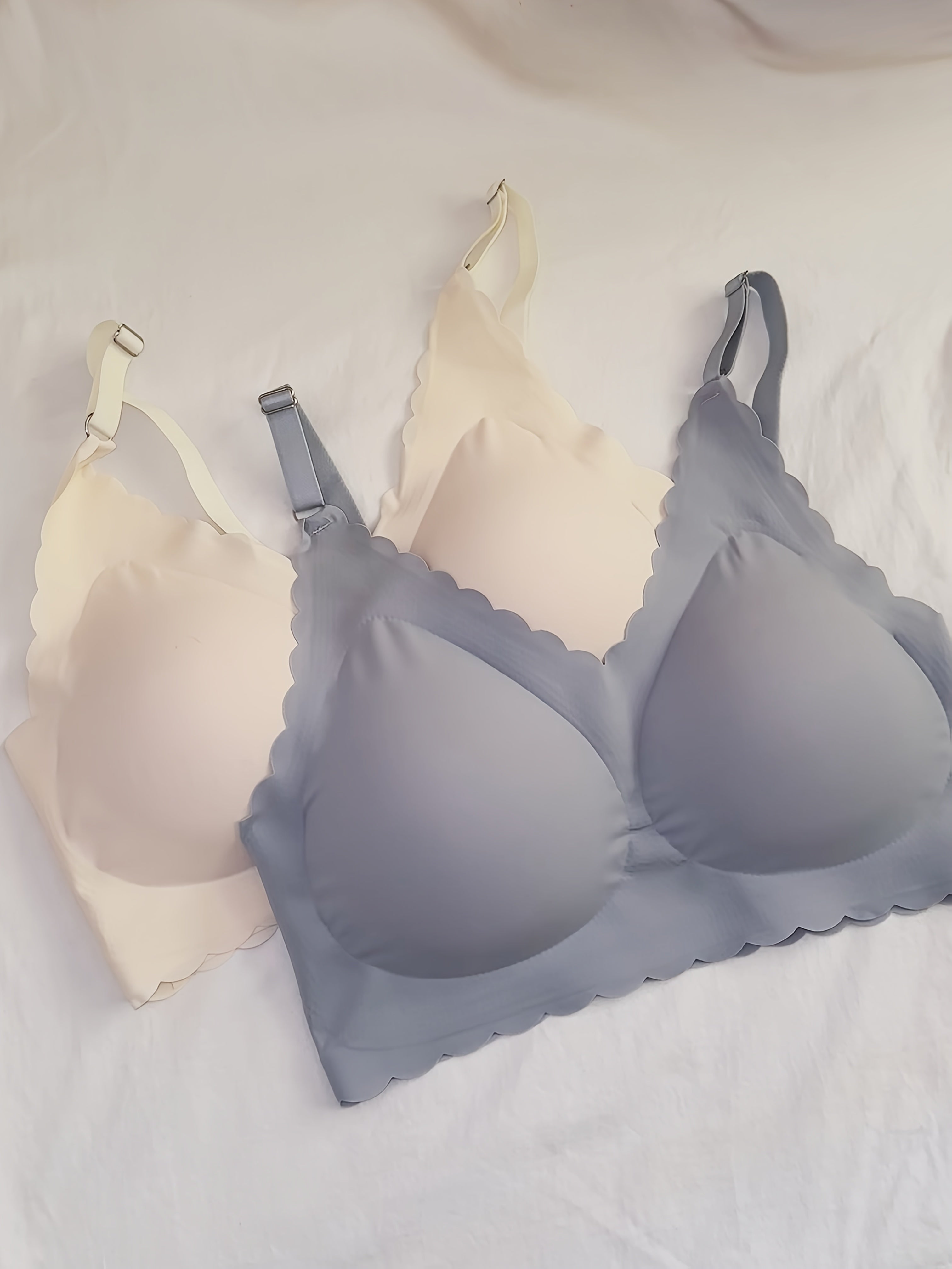 Women's Seamless Nylon-Elastane Sports Bras with Ruffled Edges and V-Neck