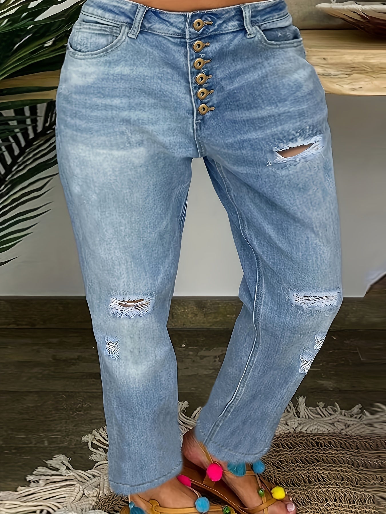 Ayollar uchun keng hajmli yengil yirtilgan va buzilgan denim jinsi kundalik uchun