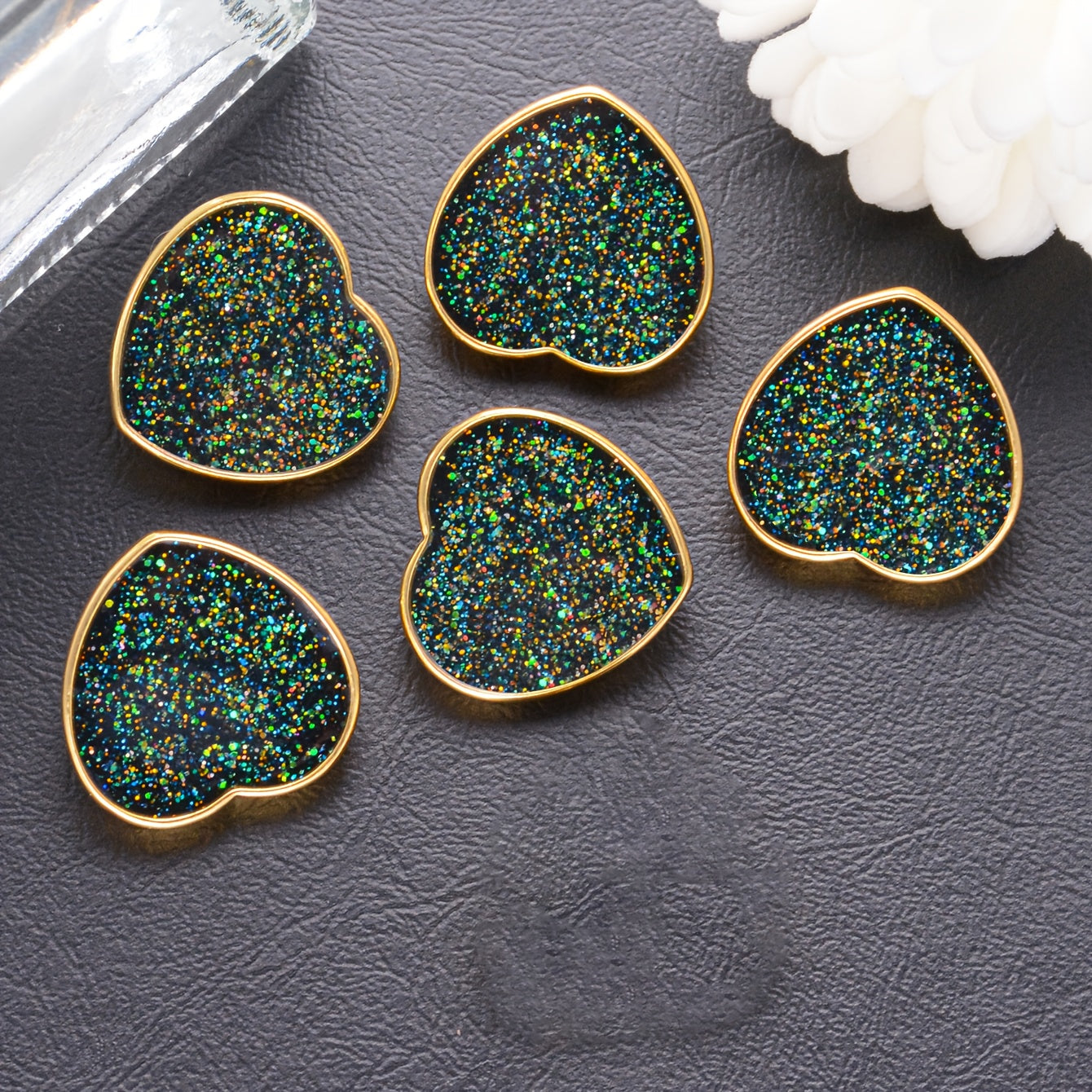 Kiyimlar va hunarmandchilik uchun 5 yoki 10 ta yurak shaklidagi metall tugmachalar to'plami, porloq aksessuarlar bilan