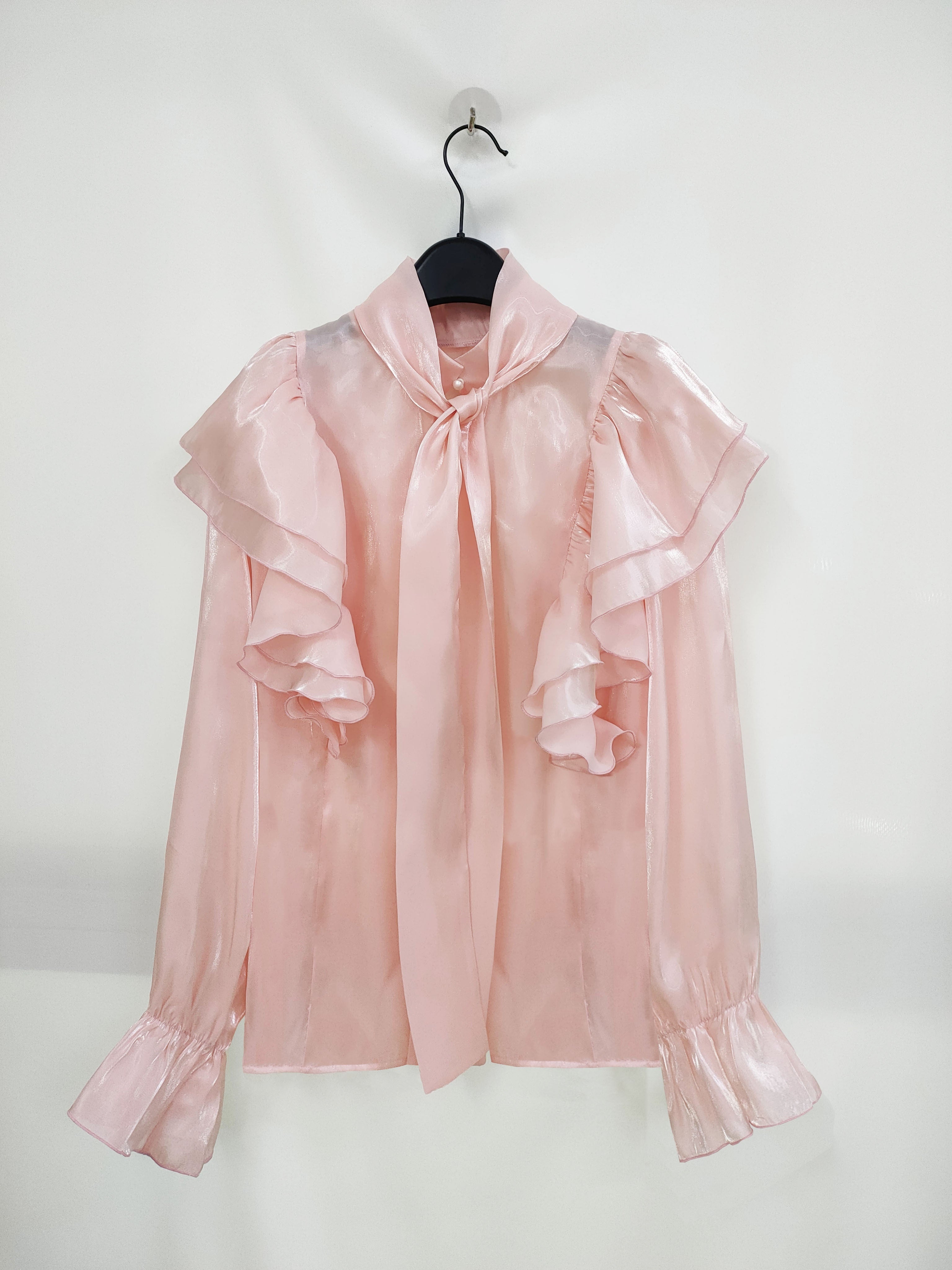 Ayollar uchun katta o'lchamli ruffle qirqilgan mock neck bluz uzun qolli bahor-yoz