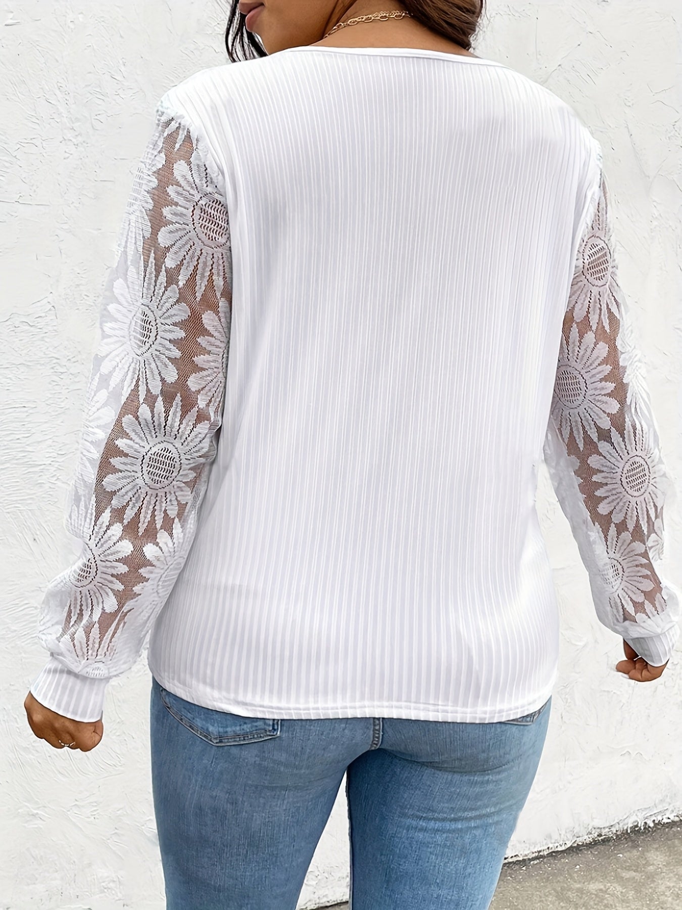 Women's Plus Size Embroidered Floral Lace V-Neck Long Sleeve T-Shirt