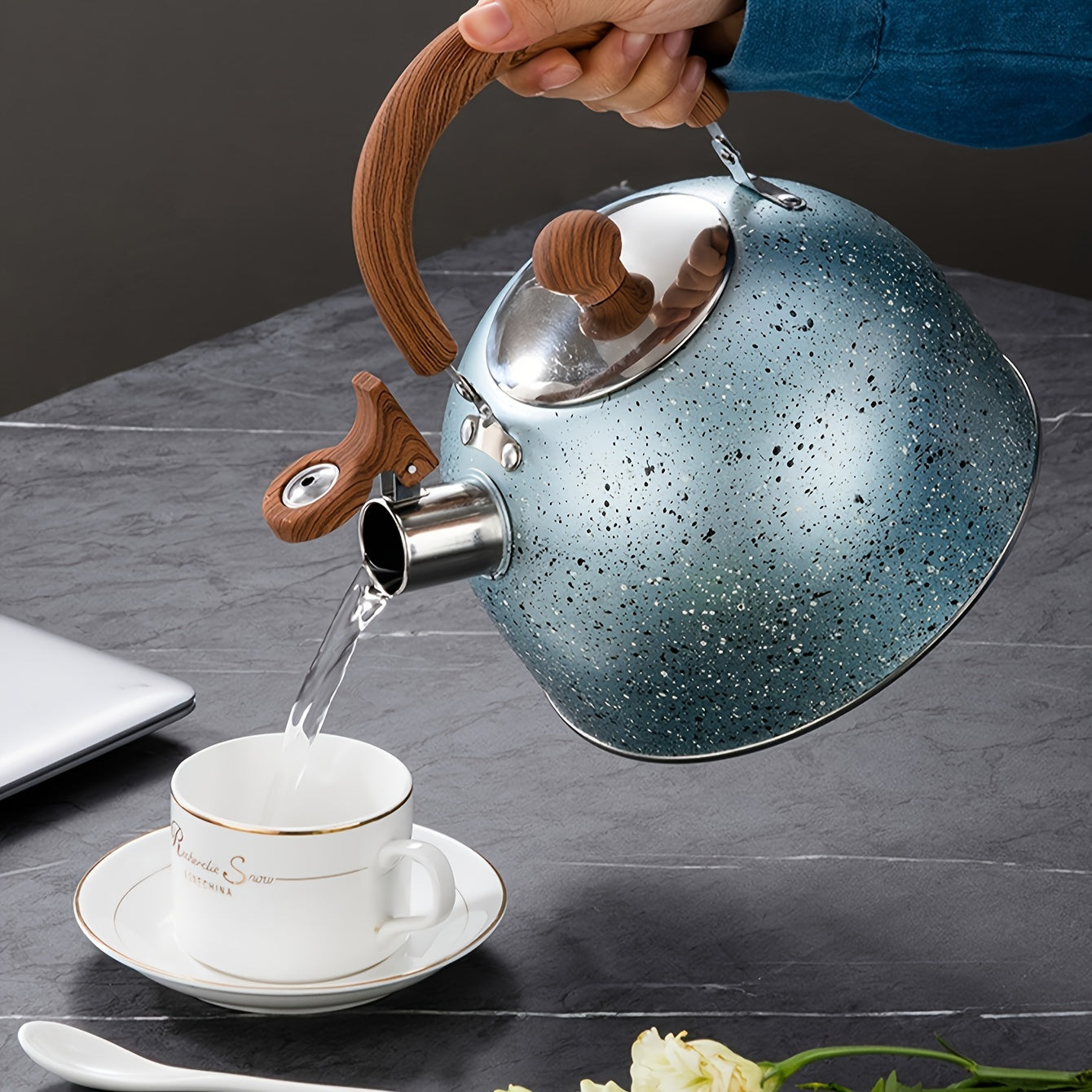 Stainless Steel Boiling Water Kettle with Flat Bottom Whistle for Daily Use