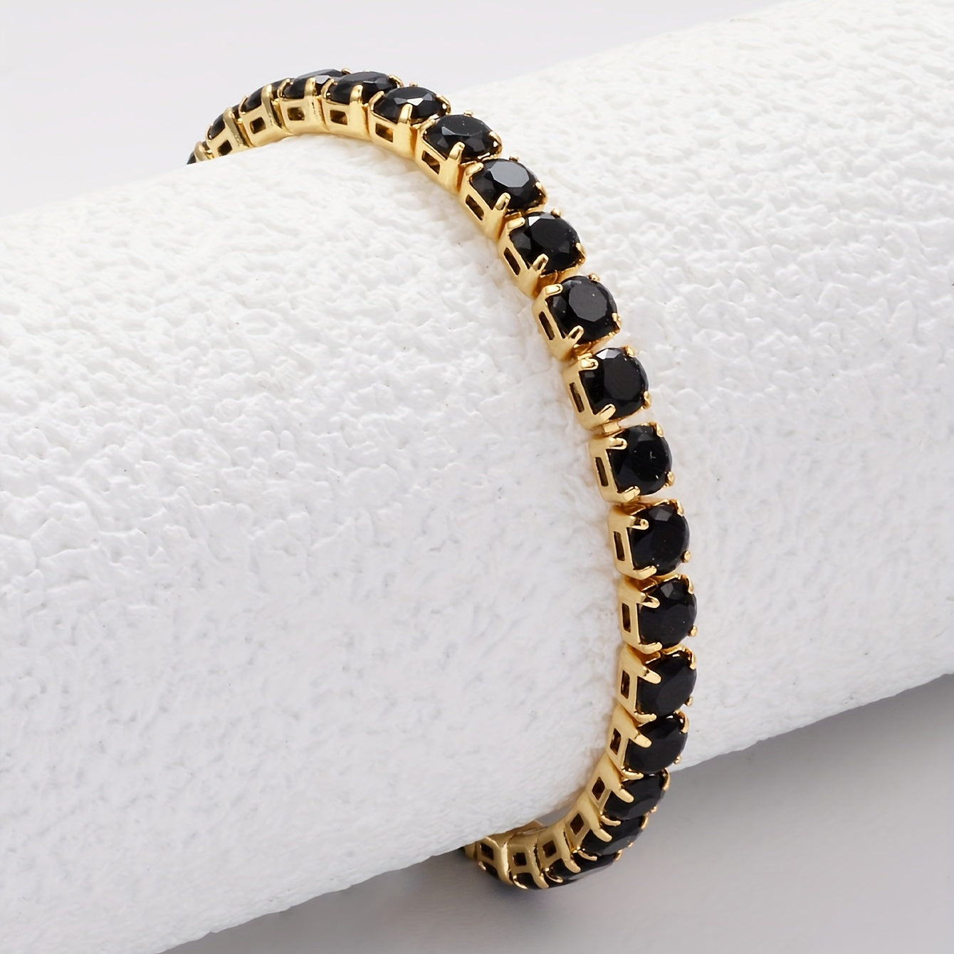 Zamonaviy shaxsiyatga ega ajoyib qora zirkoni zanjir bilaguzuk, 18K oltin bilan qoplangan klassik tennis bilaguzuk, ayollar va qizlar uchun ideal, yubiley yoki to'y zargarlik uchun mukammal.