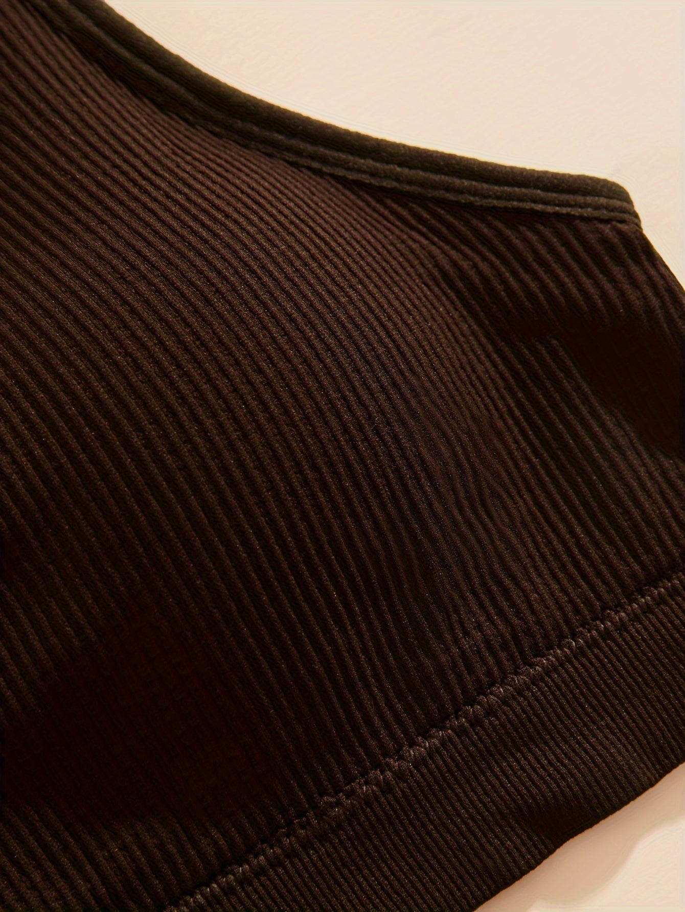 Four-Color Sports Suit for Men with Breathable Fabric and Comfortable Fit