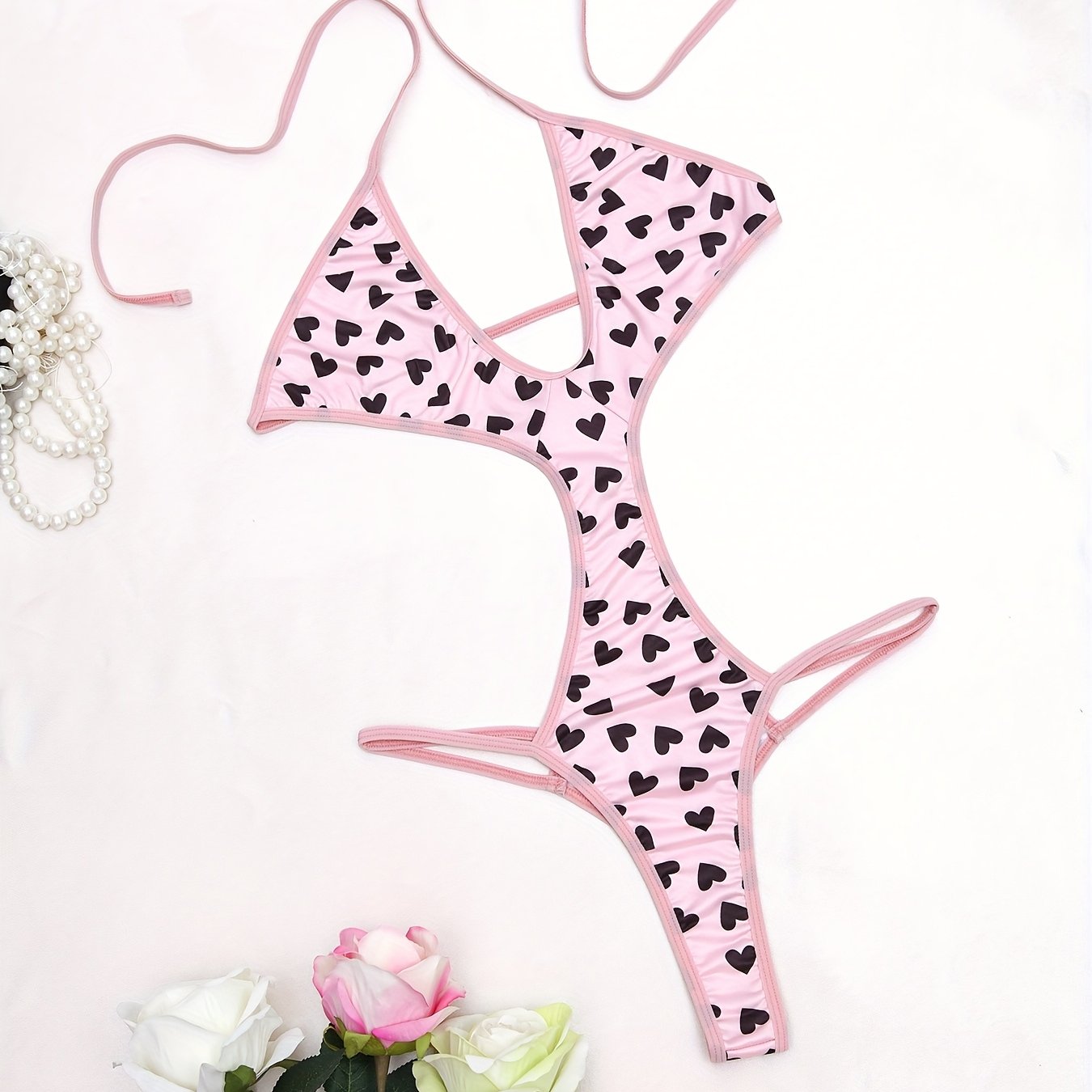 Ayollar uchun jozibali yurak naqshli bodysuit, 90% poliamid va 10% elastan to'qimachilik matosidan tayyorlangan, kattalar uchun ideal.