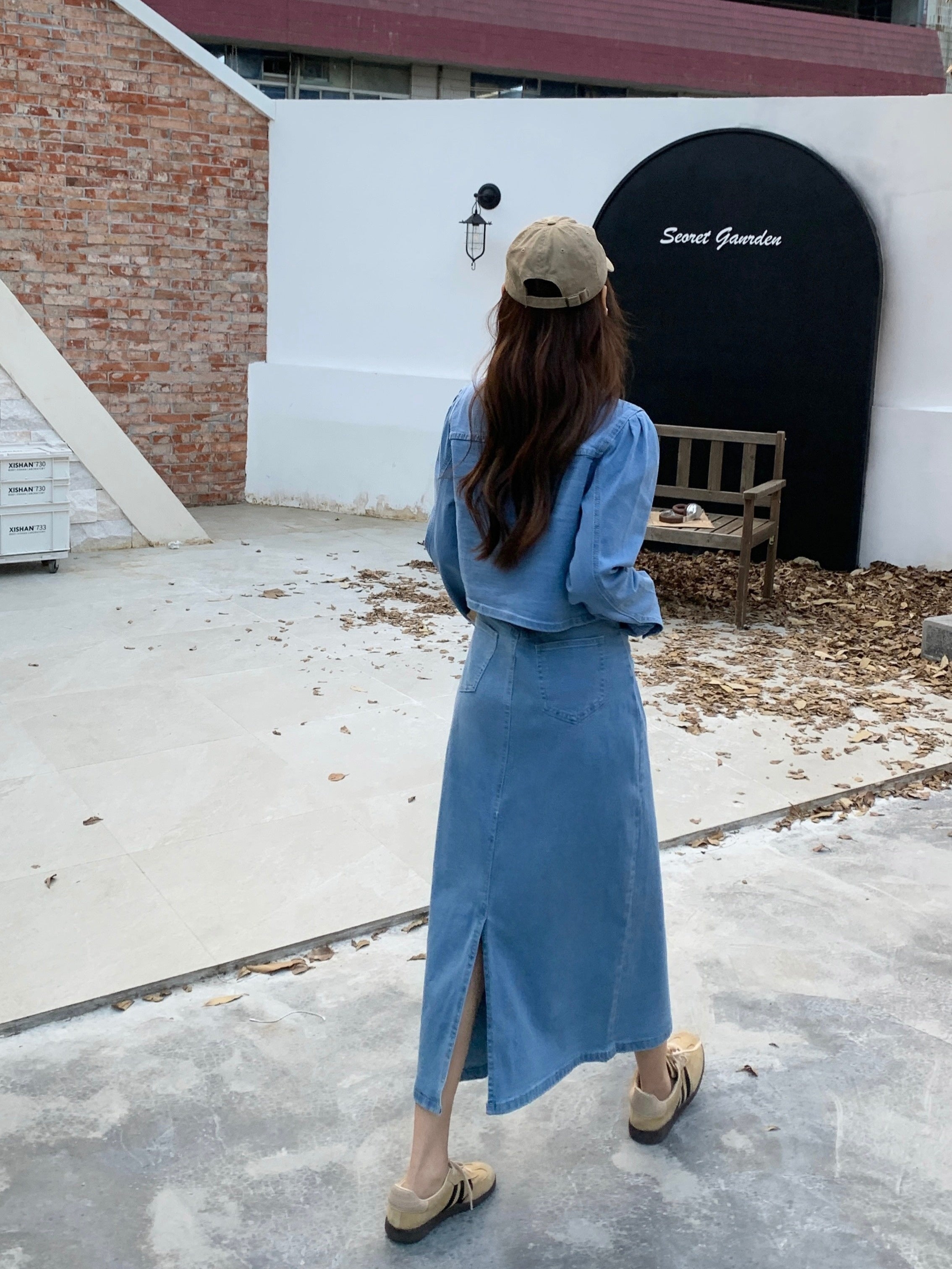 Ayollar uchun zamonaviy jinsiy kostyum