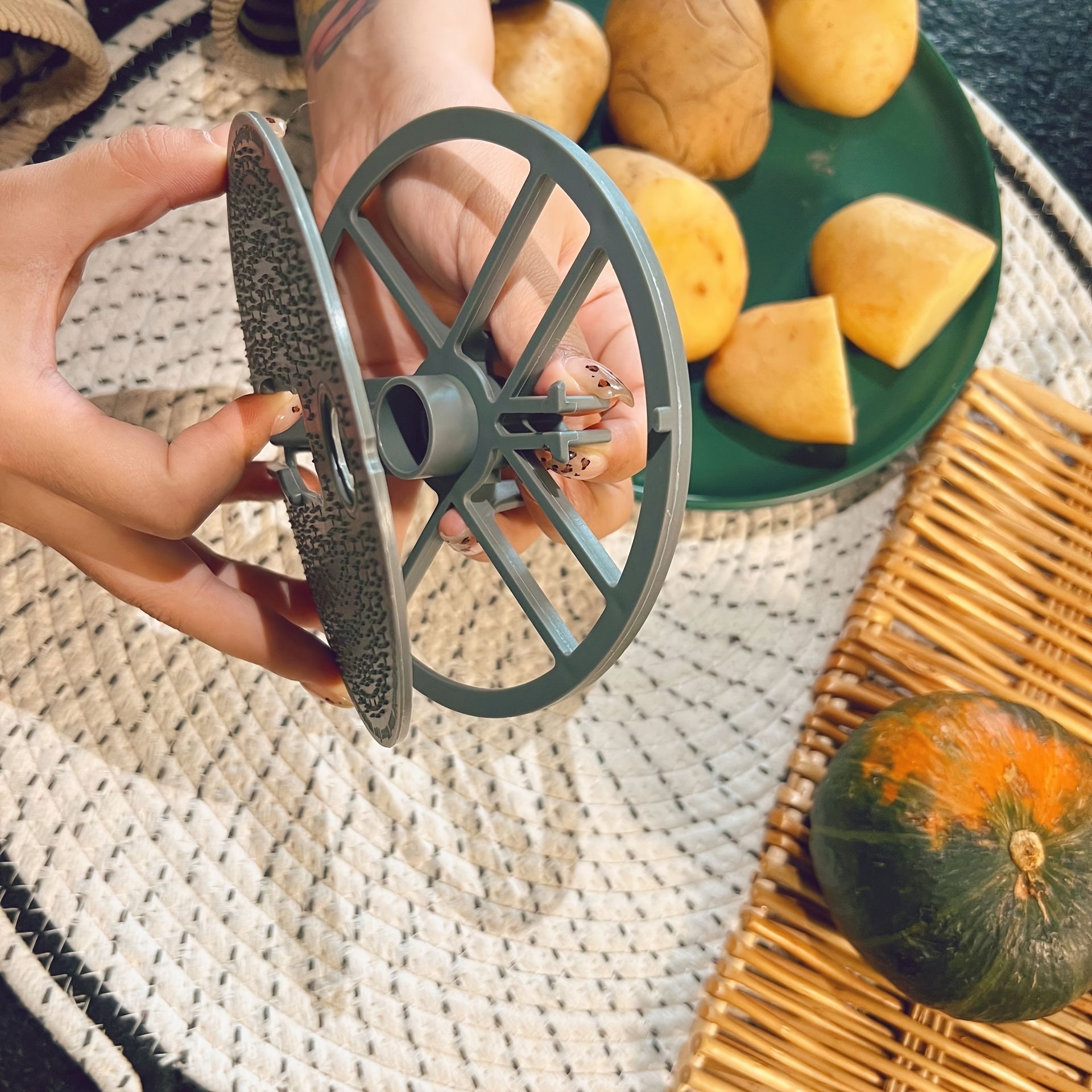 Kitchen Tool for Carrots and Potatoes Food-Grade Plastic Peeler with Quick Skinning