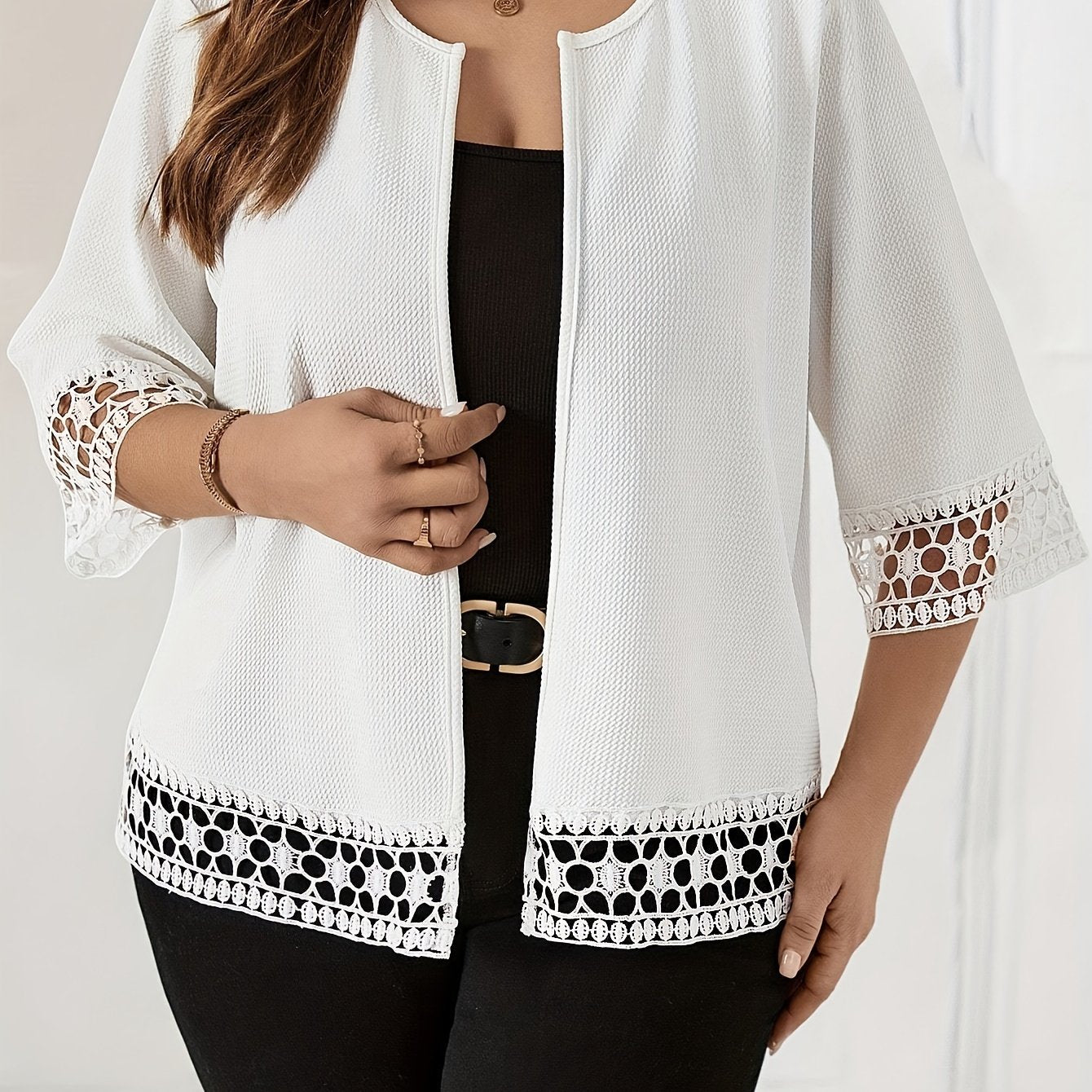 Ayollar uchun tasodifiy polyester/eLastane jakketi, tuzilgan mato bilan. Bir rangda, ochiq yaka, mashinada yuvish mumkin. Bahor/Kuz uchun mukammal.