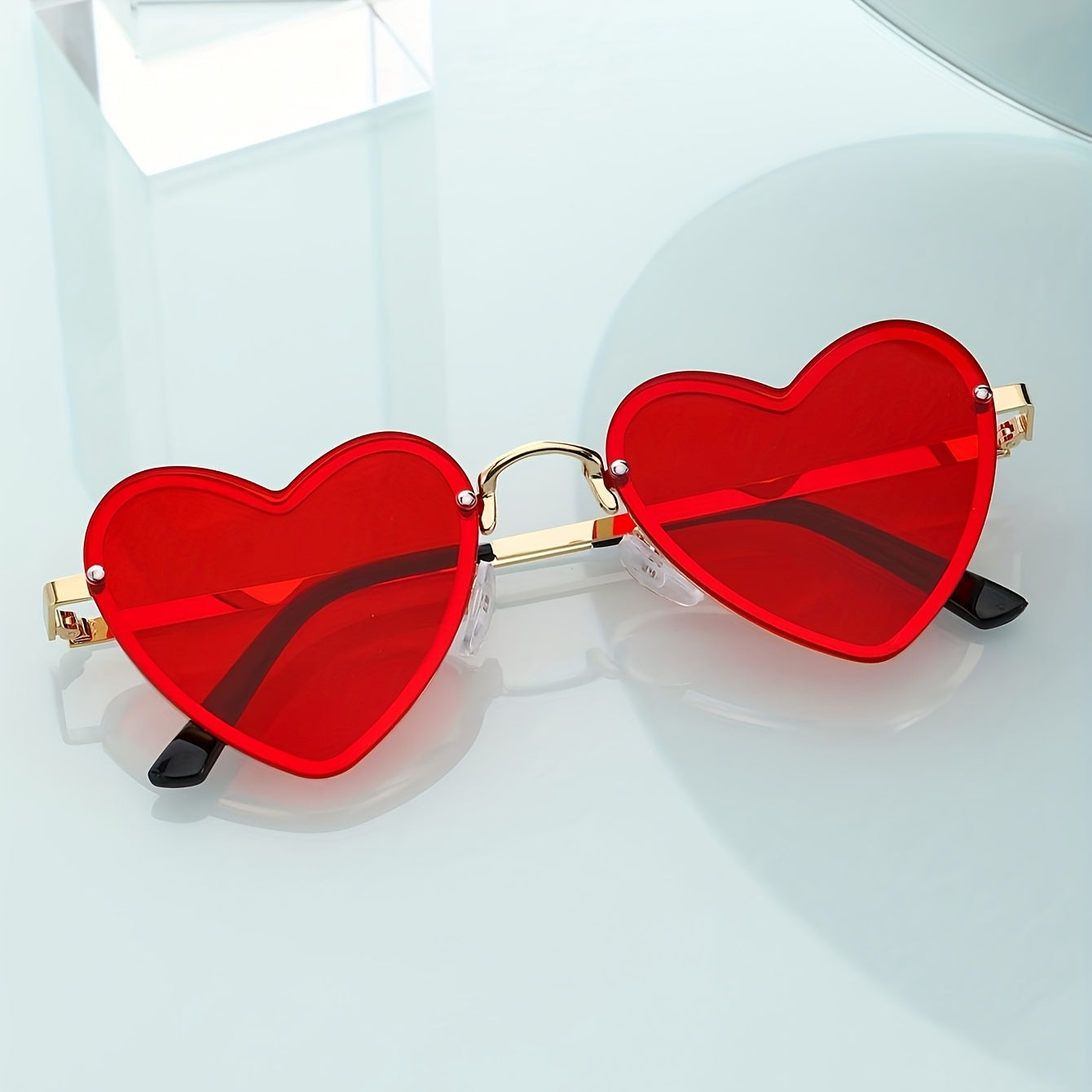 Women's Heart-Shaped Metal Frame Sunglasses Anti-Glare Fashion for Beach Vacation