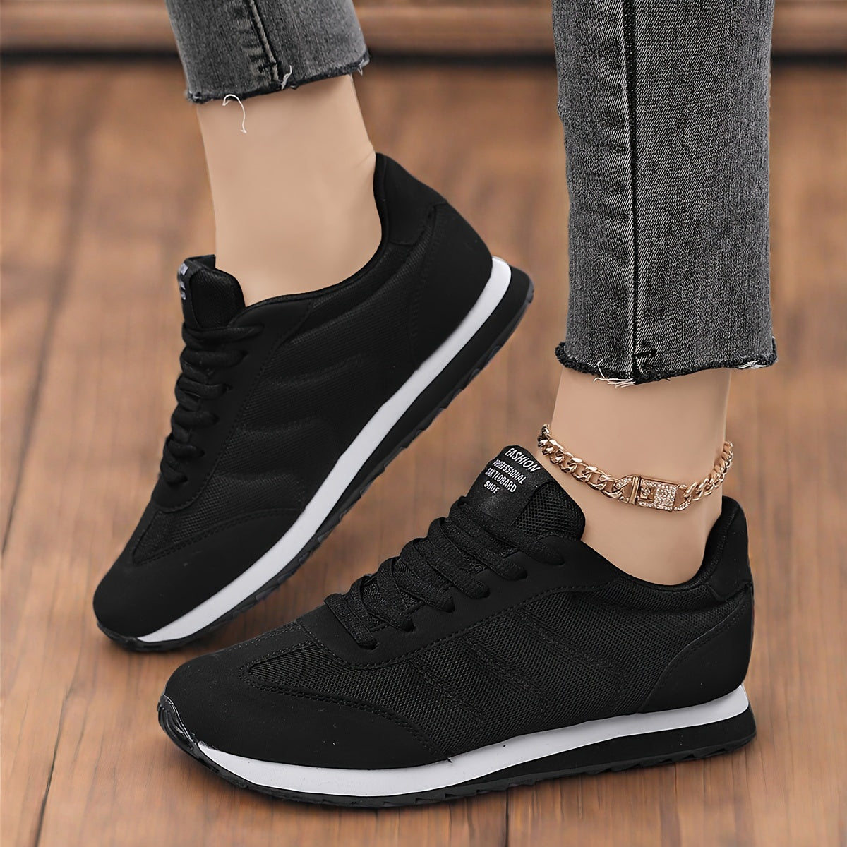 Women’s Breathable Fabric Sneakers Casual Lace-Up Low Top Running Shoes