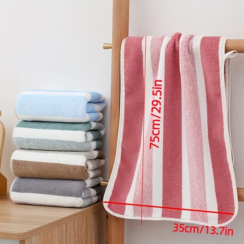 Vanna uchun 2 ta yumshoq, tez quriydigan chiziqli sochiq to'plami, 1 ta qo'l sochiq va 1 ta vanna sochiqni o'z ichiga oladi.