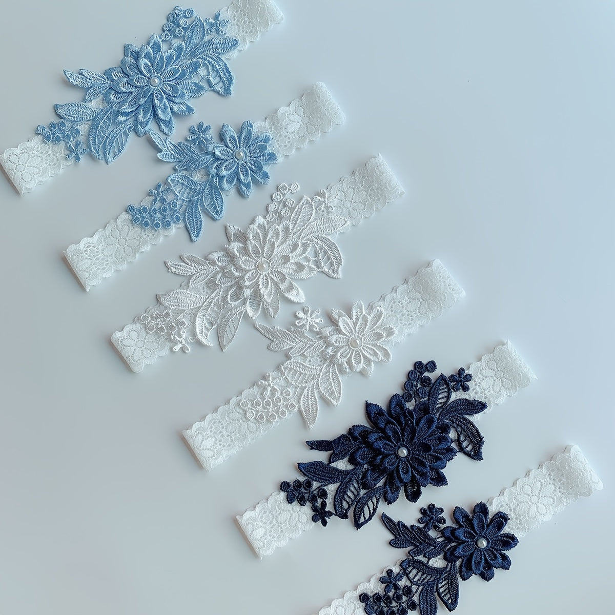 Nikoh Garter to'plami Lazzatli to'quvli to'y Garter kamarasi sun'iy marjon bezaklari va gul naqshli dizayn bilan