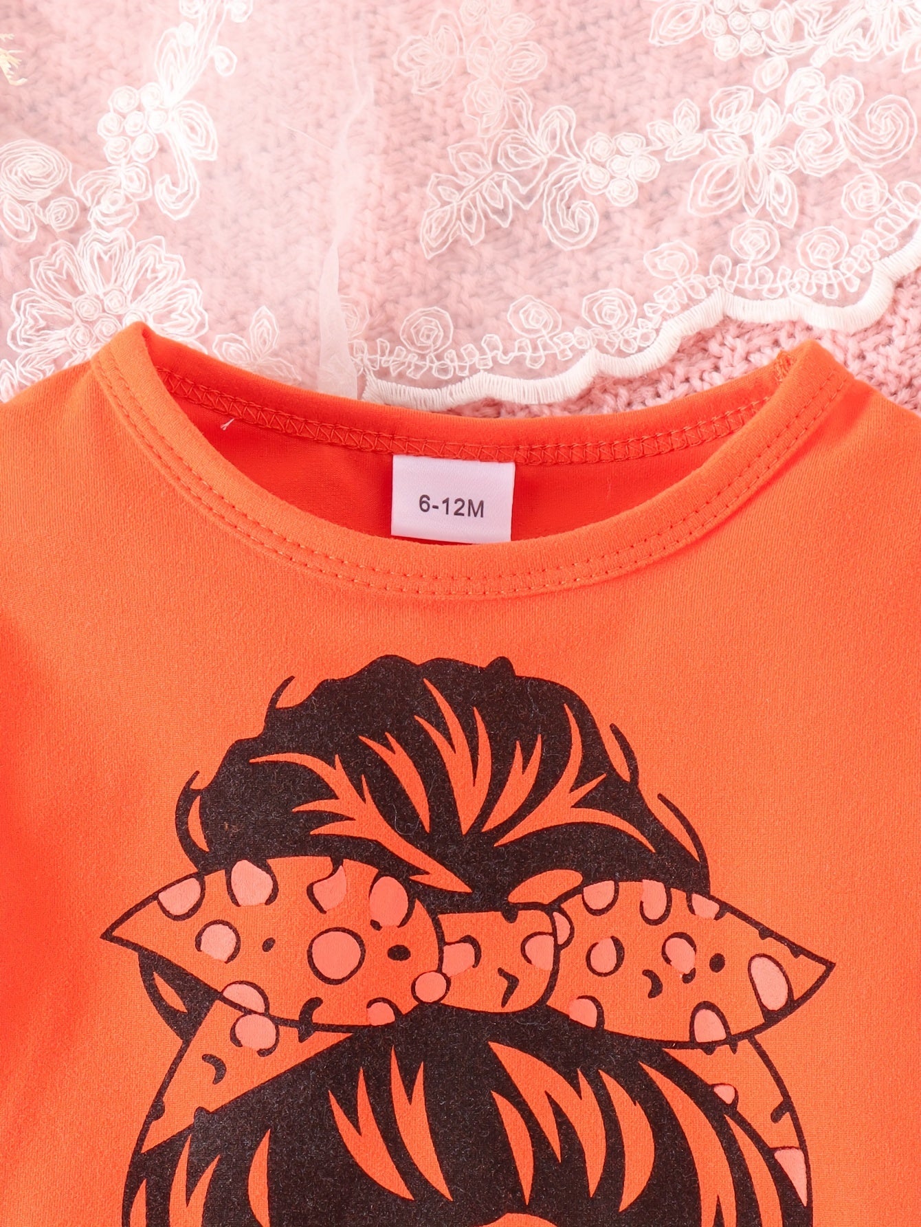 Bola va kichik qizlar uchun 3 qismli ochiq kiyim to'plami, uzun qo'lqonli multfilm ustki qismi va belbog'li soxta jinsilar, qiz bola boshining chiroyli printi bilan.