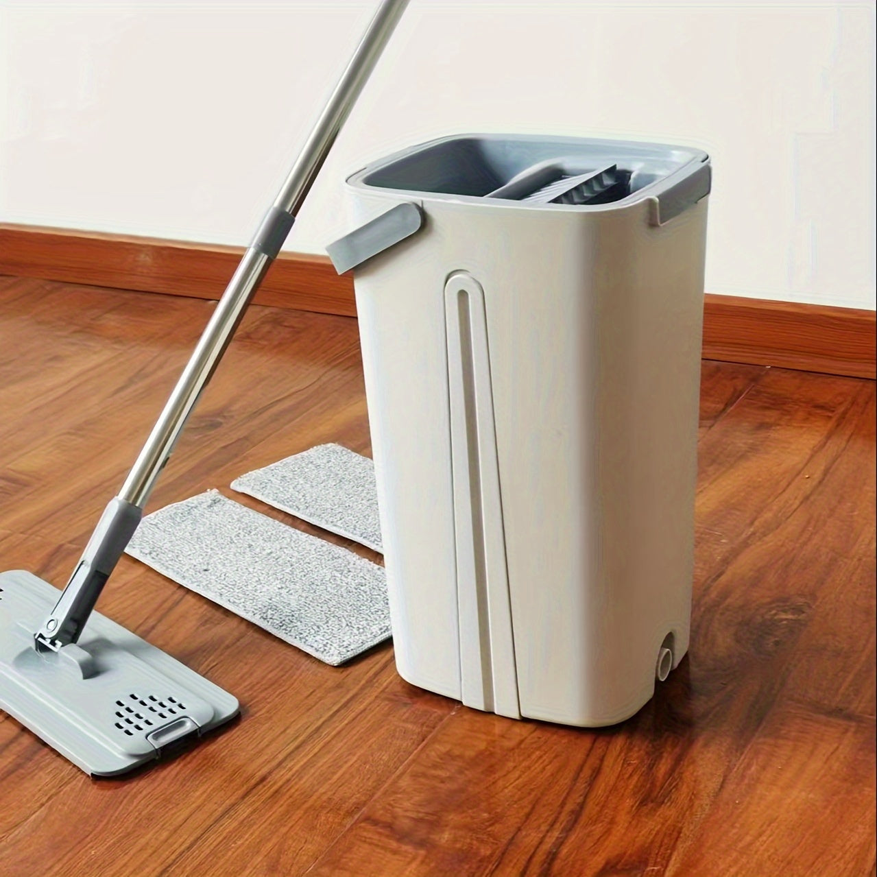 2 ta pad to'plami: Uy pol va plitalar uchun qo'lni bo'sh qo'yadigan tekis mopu, 360 daraja aylanuvchi va yuviladigan, yotoqxona va yashash xonasi uchun mukammal