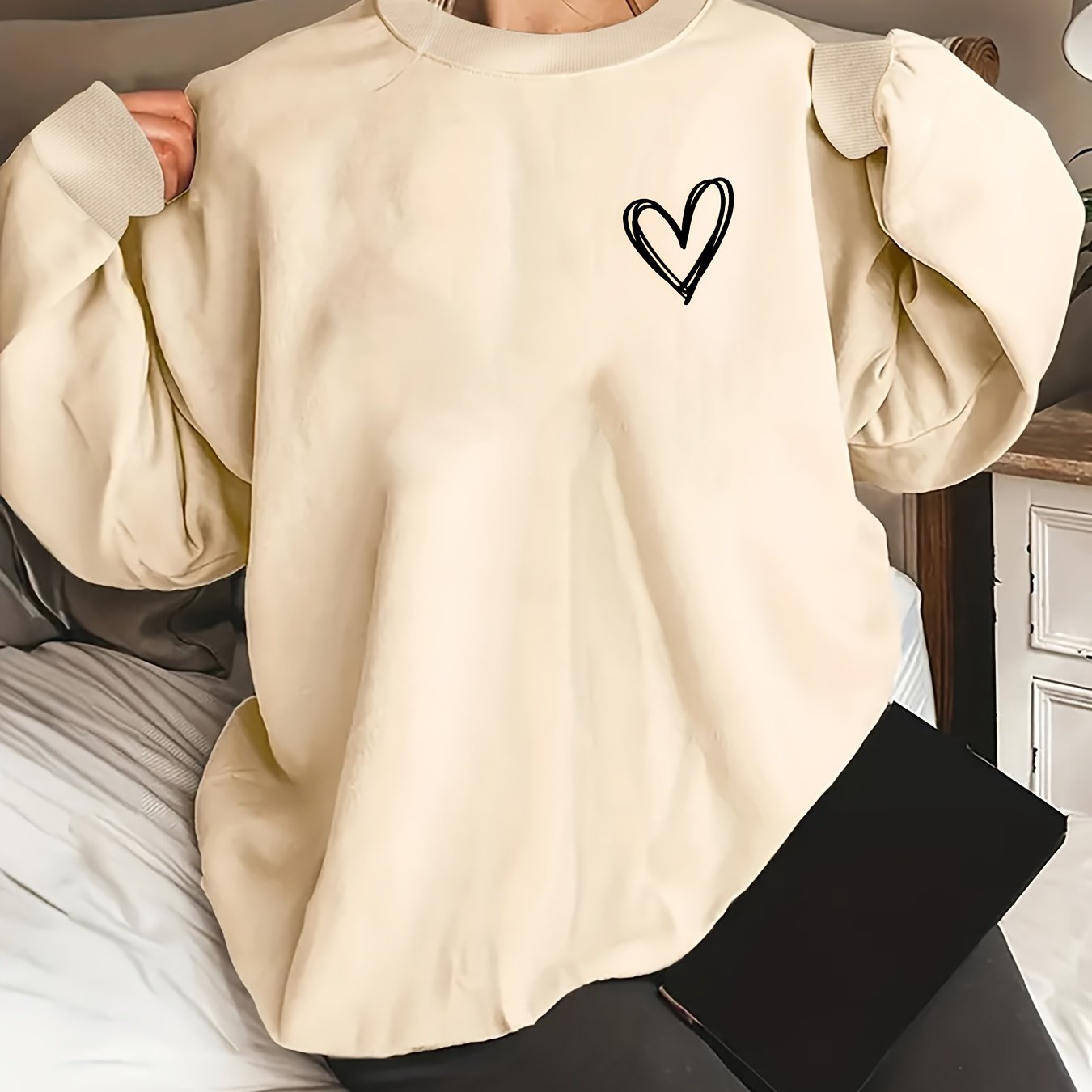 Women's Oversized Cotton Sweatshirt with Black Heart Print Casual Pullover