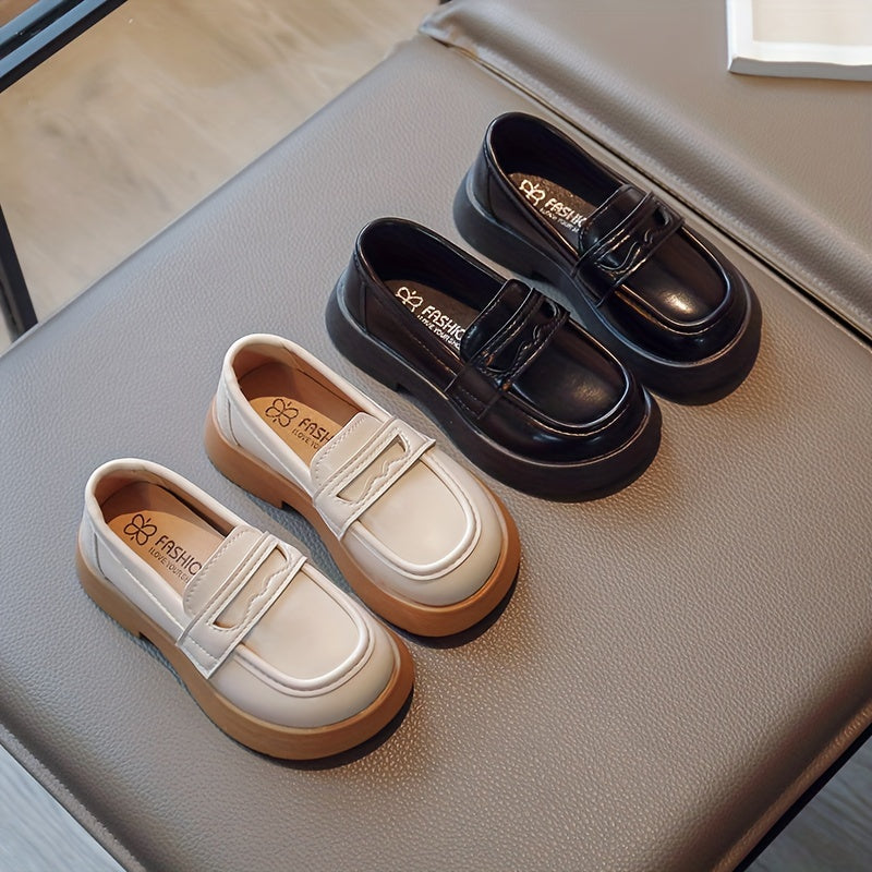 Qizlar uchun klassik Mary Jane poyabzallari, barcha mavsumlar uchun mukammal.