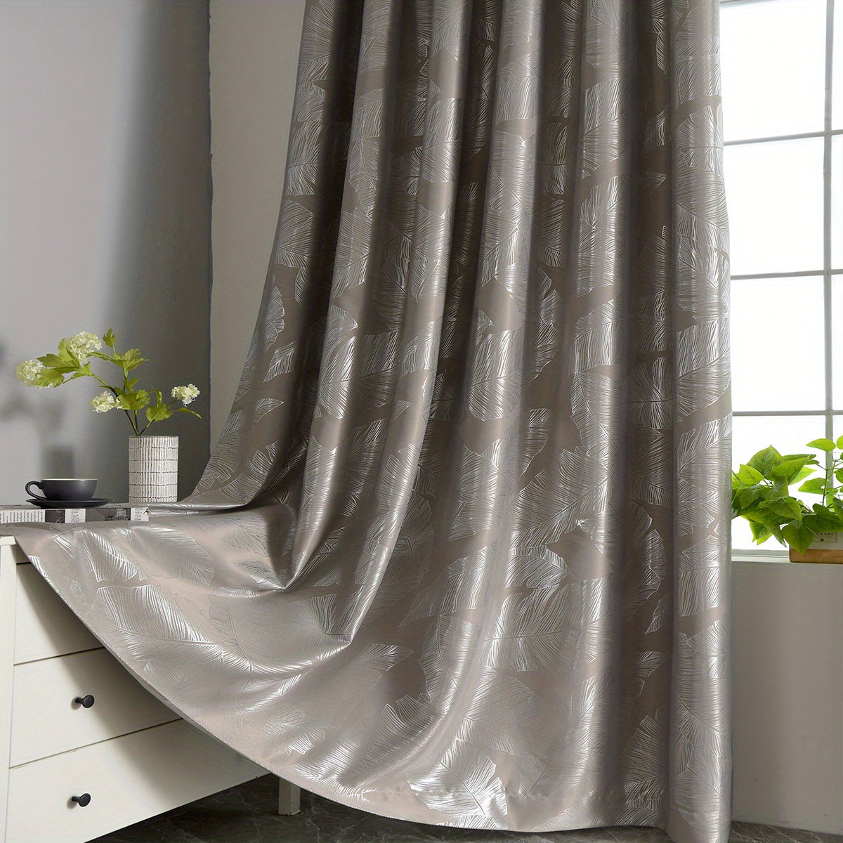 Cortinas blackout con patrón de hojas plateadas negras para sala de estar, dormitorio y cocina