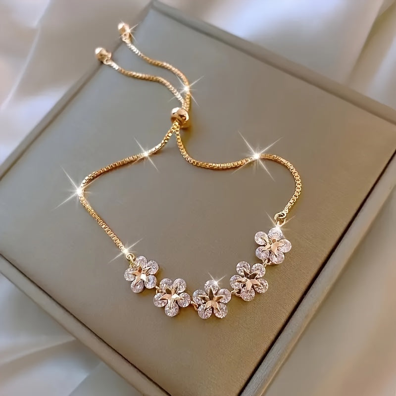 Zinс qotishmalardan tayyorlangan, rhinestone bilan bezatilgan nafis gul bilaguzuk, ayollar uchun modali zargarlik buyumlari. Moslashuvchan zanjir, kundalik va bayram kiyimlari uchun mos. Do'stlar uchun ajoyib sovg'a.