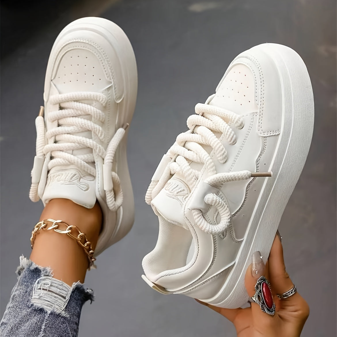 Women's Casual Lace-Up Platform Sneakers Solid Color Low Top Comfortable Shoes