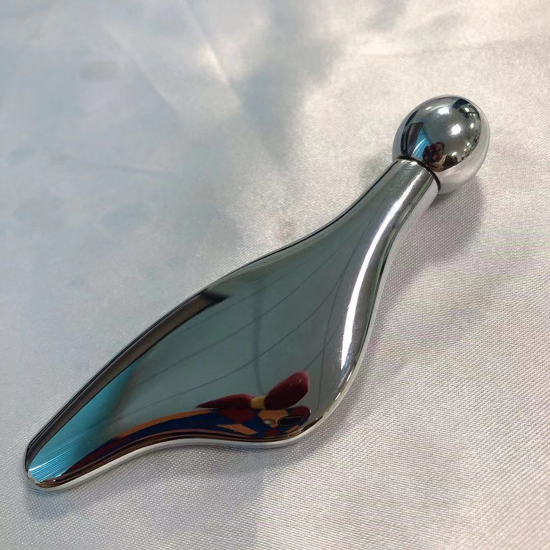 Metall yuz asboblari, jumladan, baliq boshini qirqish plitkasi, ko'z kremi to'p tayoqchasi, yuzni ko'tarish va siqish uchun kichik delfin metall qirqish plitkasi