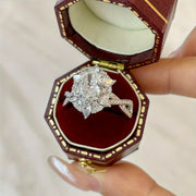 Zarif Boho uslubidagi 2ct oval Moissanite to'y uzugi S925 sterling kumush qoplamada, ayollar uchun to'y yilligi uchun gippoallergen kesma dizayni bilan. Elegant sovg'a qutisi bilan birga keladi, og'irligi 4.5g. Sevishlilar kuni uchun mukammal, bu nozik.