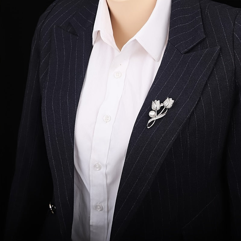 Ayollar uchun oltin gullari bilan bezatilgan brosh uchun kostyumlar va ko'ylaklar