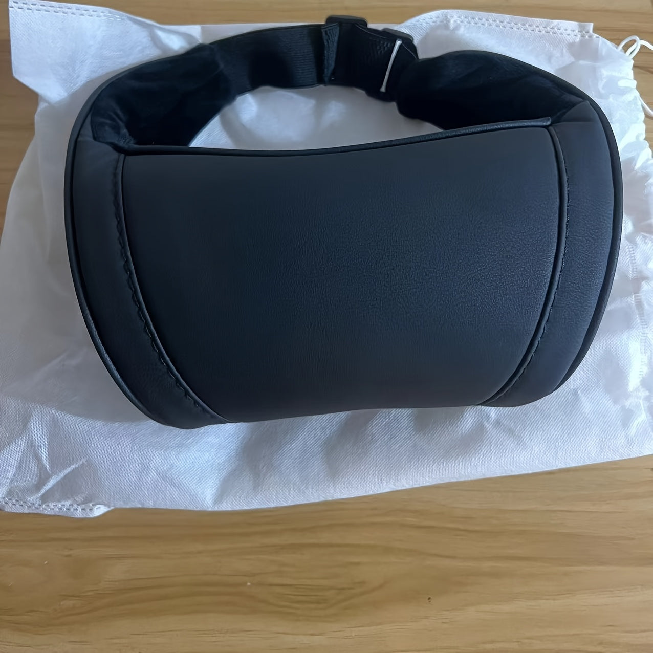 Avtomobillar uchun qora charm boshqapi qoplamalari universal moslashuvchan bardoshli nafis uslub