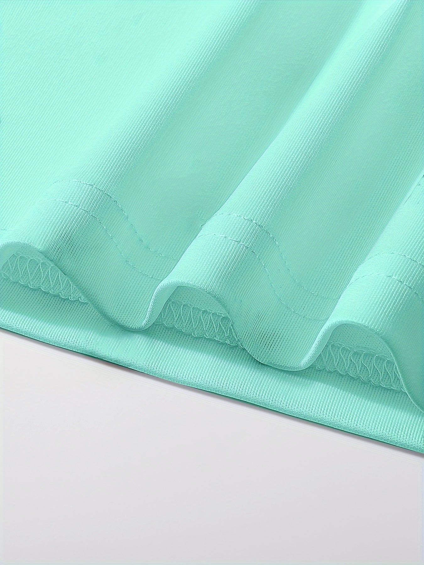 Yozgi erkaklar moda ko'ylagi jade yashil rangda, qarama-qarshi trim bilan, nafas oladigan polyesterdan tayyorlangan va mashinada yuvilishi mumkin. Katta o'lchamda mavjud.