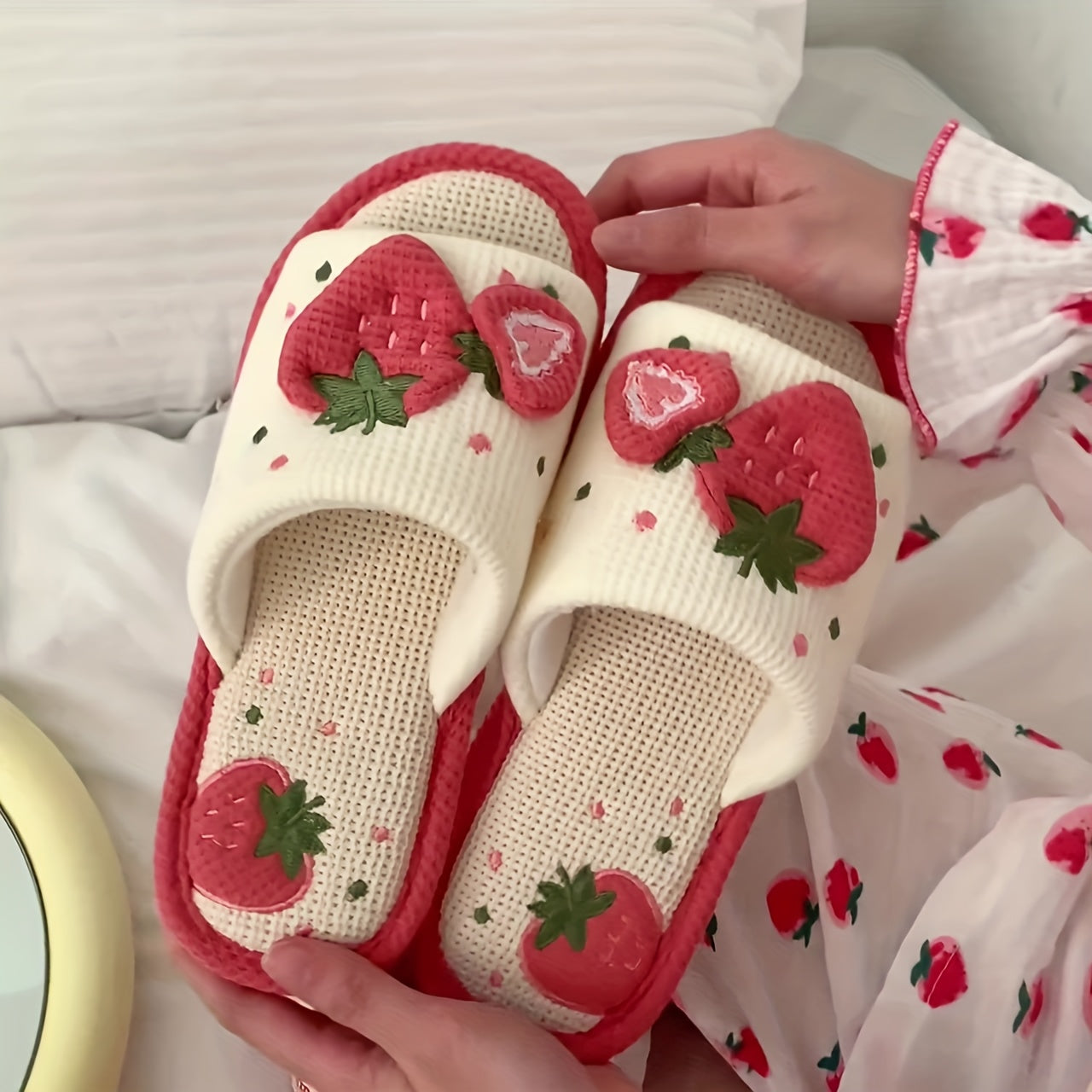 Women's Linen Slip-On Shoes with Strawberry Heart Design Indoor Non-Slip