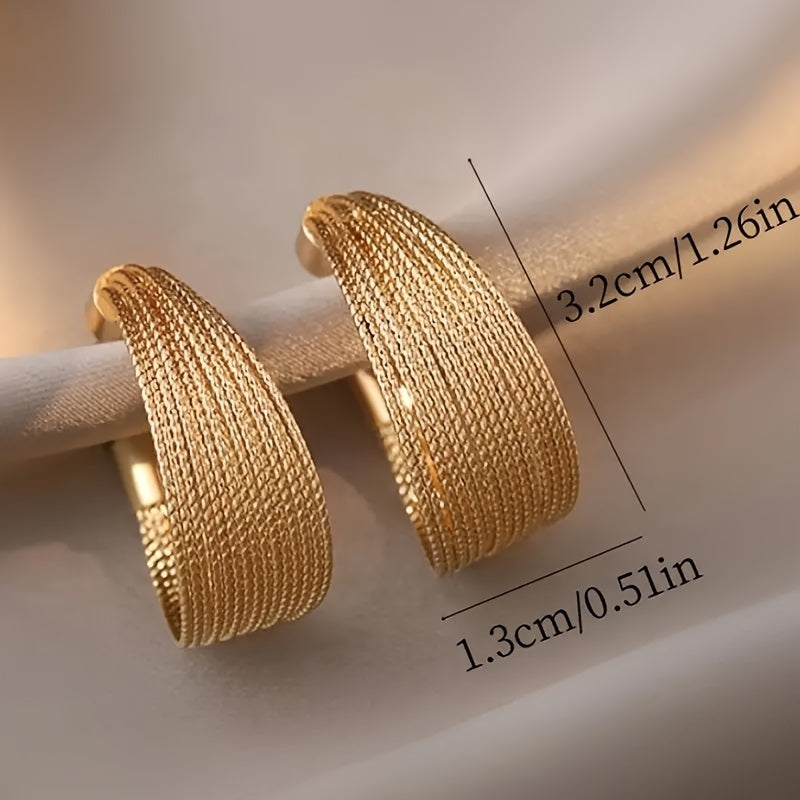 Zarif ko'p qatlamli geometrik qotishma halqa marjonlari oltin qopqoq bilan. Kundalik kiyim va maxsus tadbirlar uchun mukammal, do'stlar uchun sovg'a sifatida mos. Geometrik dizayn mato bilan to'ldirilgan.