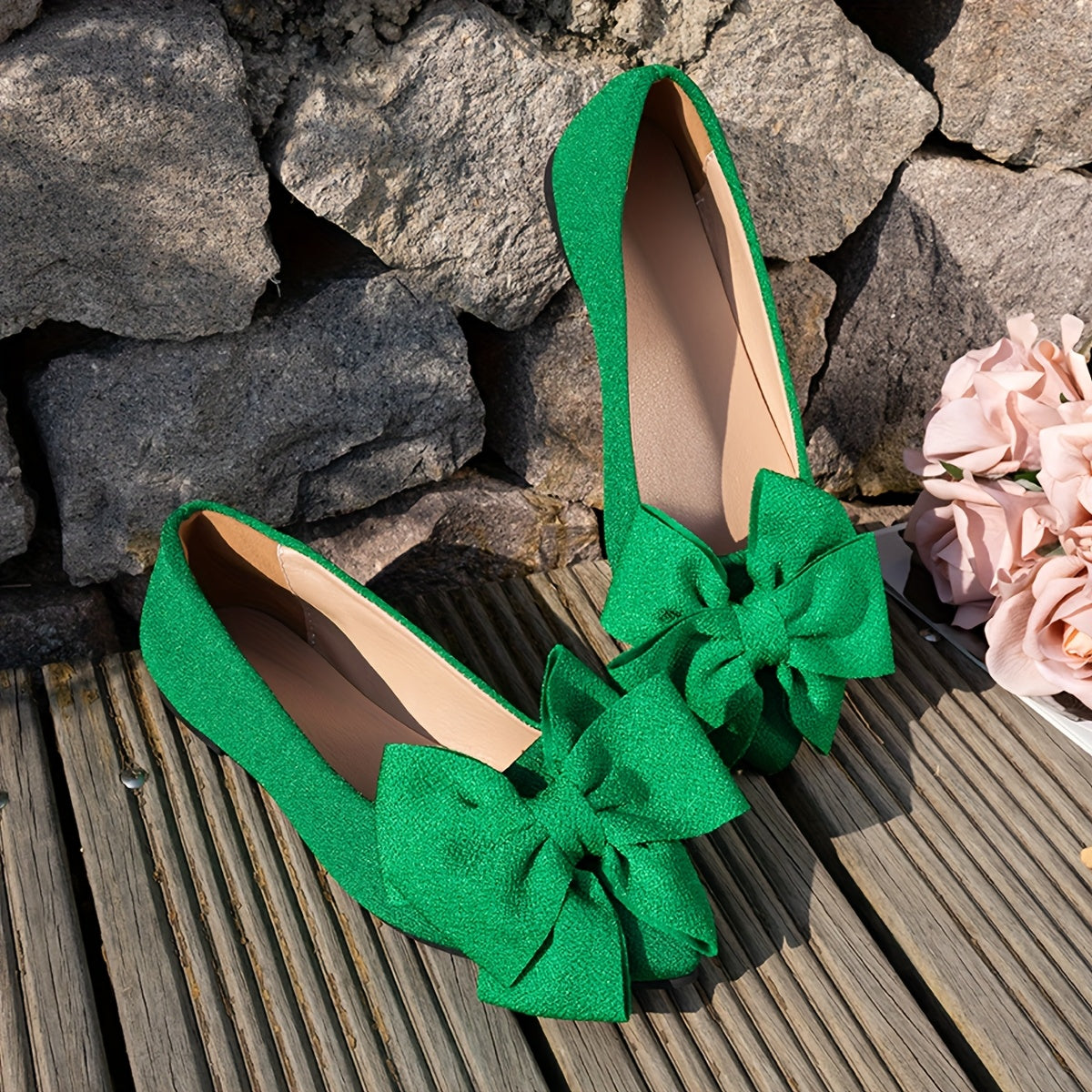 Zapatos planos de mujer con una correa y lazo para pies anchos