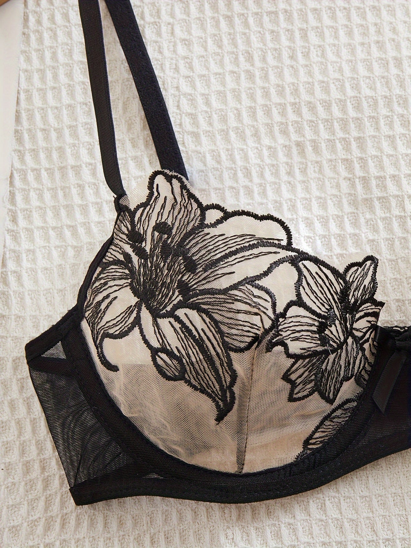 Ayollar uchun ichki kiyim to'plami