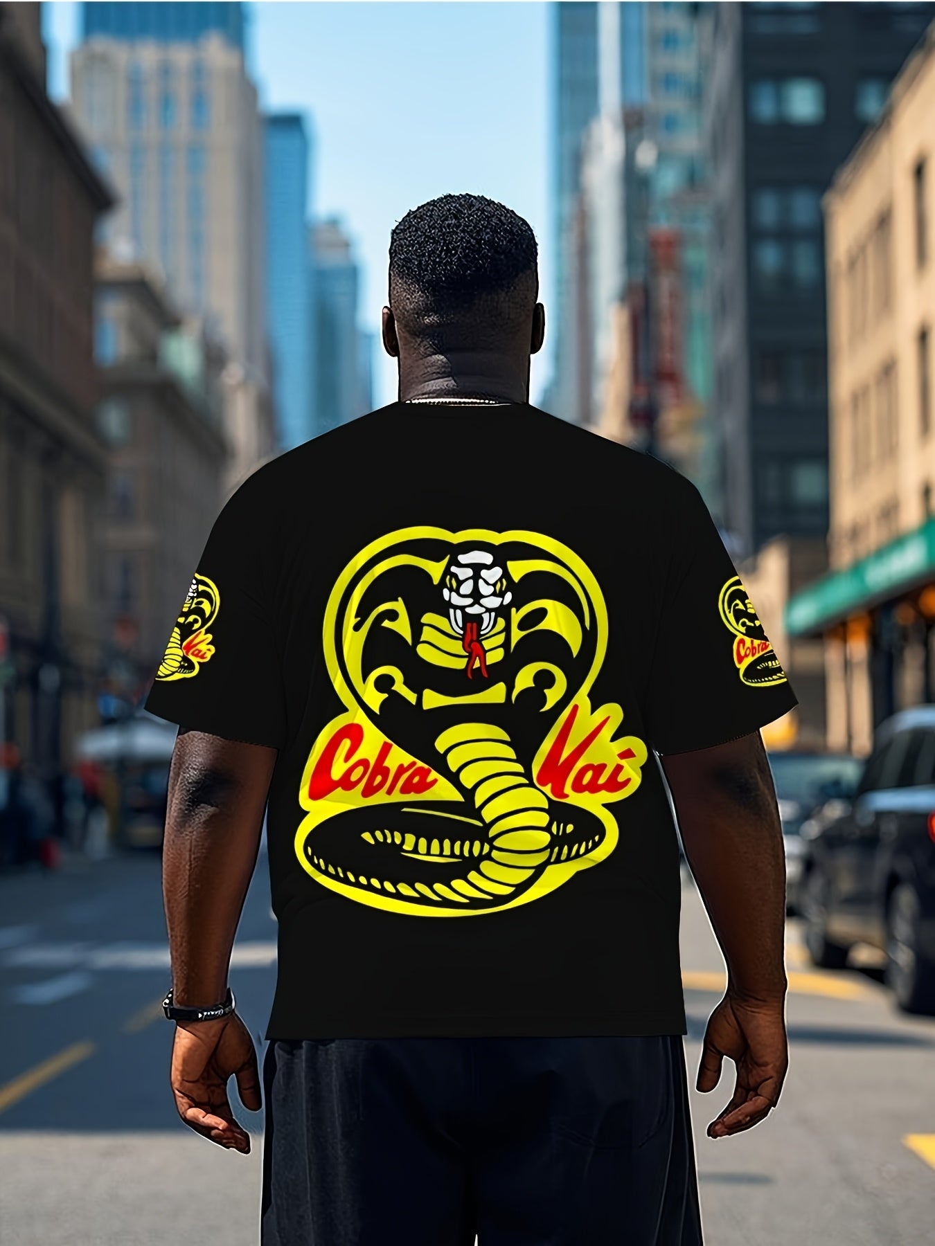 Erkaklar uchun 3D Kobra Iloni Grafik T-Shirt, qalin sariq va qizil bosmada, qulay polyester aralashmasidan tayyorlangan, har kuni va sport kiyimlari uchun mukammal. Katta o'lcham mavjud.