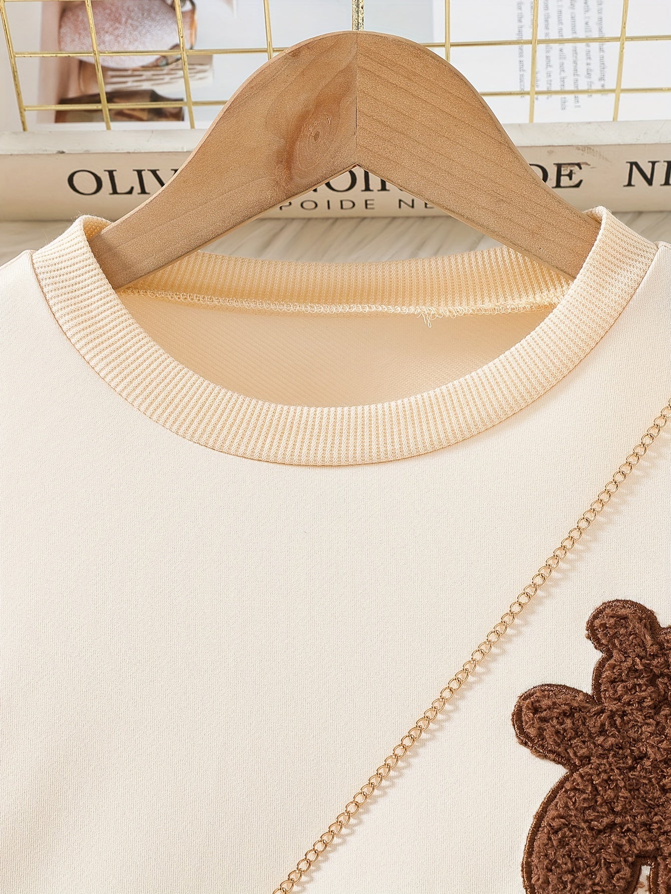 Girls Autumn Casual Outfit Set with Bear Embroidery Plaid Pleated Skirt and Pendant