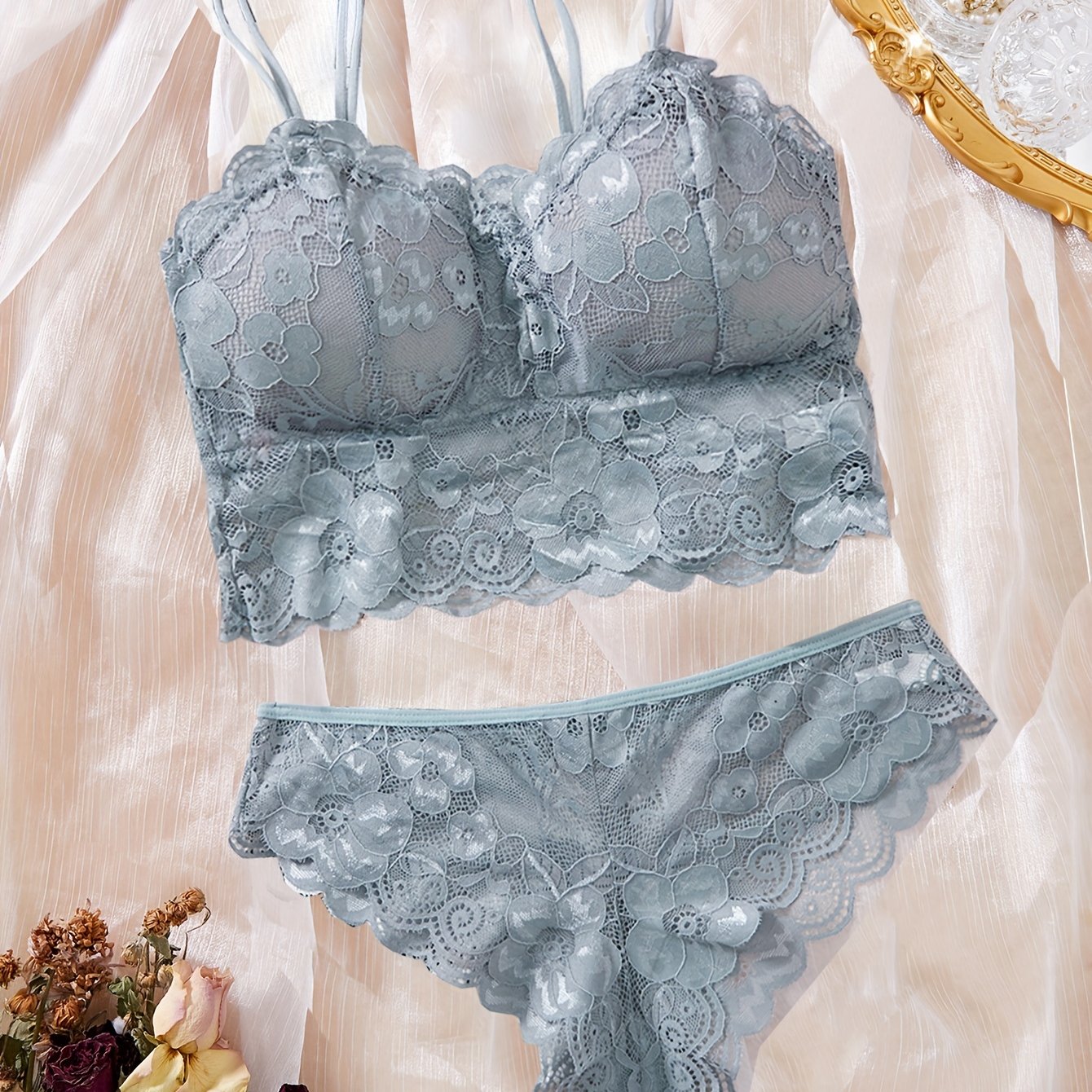 White Lace Lingerie Set with Scalloped Neckline Removable Pad Bra and Low-Rise Panties