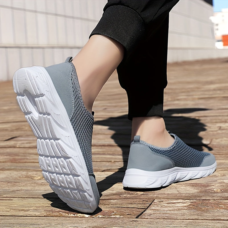 Men's Breathable Mesh Slip-On Shoes for Outdoor Casual Activities in Spring and Summer