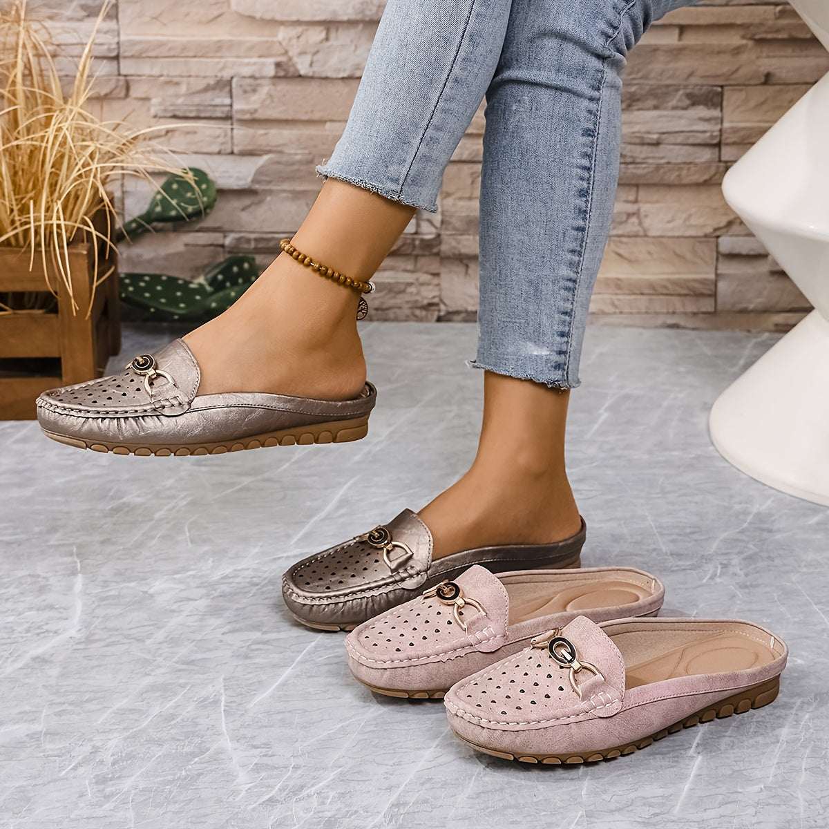 Zapatos planos de cuero para mujer con recortes en forma de corazón y correa de cadena de metal