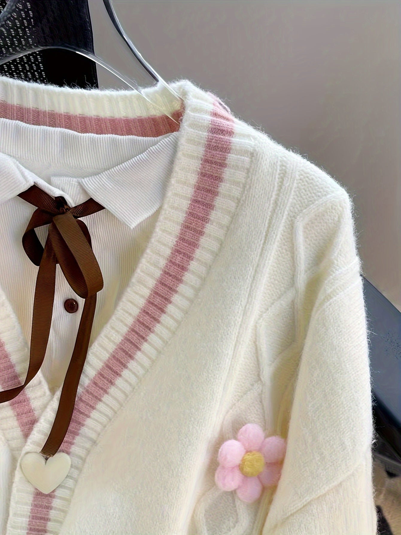 Женский кардиган с V-образным вырезом и цветным блоком, свитер из акриловой смеси с кнопками и шнурком, универсален для всех сезонов.