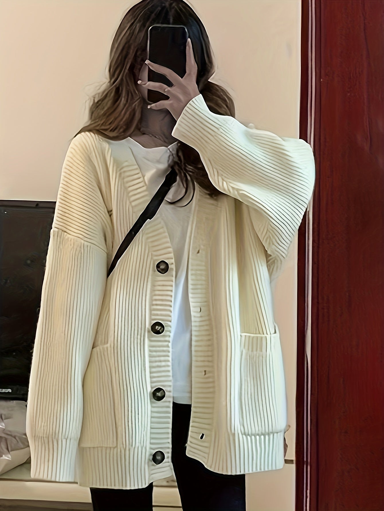 Klassik V-shaklidagi kardigan, tugmachali old qismi va cho'ntakli, kuz va qish ayollar kiyimlari uchun