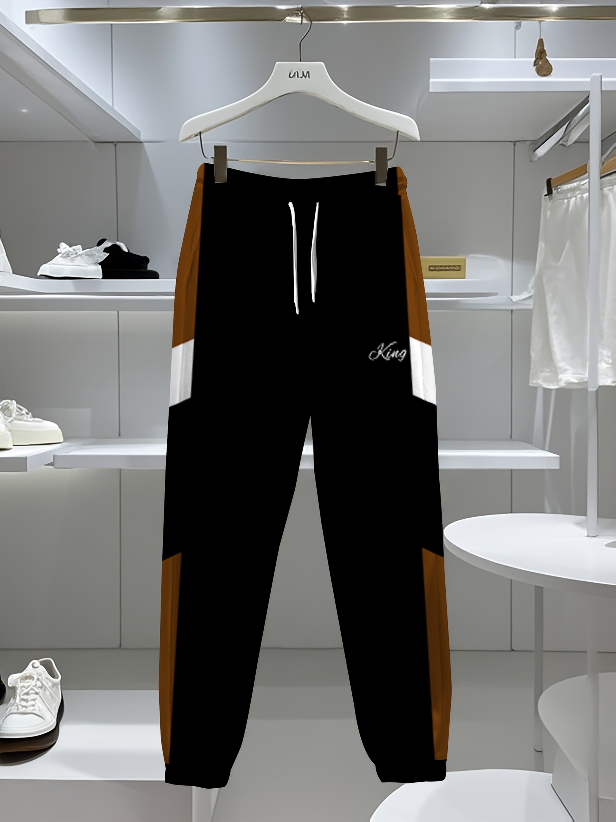 Erkaklar uchun tasodifiy sport to'plami, rang blokli bosma trikotaj mato aralashmasidan tayyorlangan, uzun qo'lqonli crew neck sviter va tortish qopqog'i bilan joggerlarni o'z ichiga oladi. Bahor/kovak uchun mo'ljallangan.