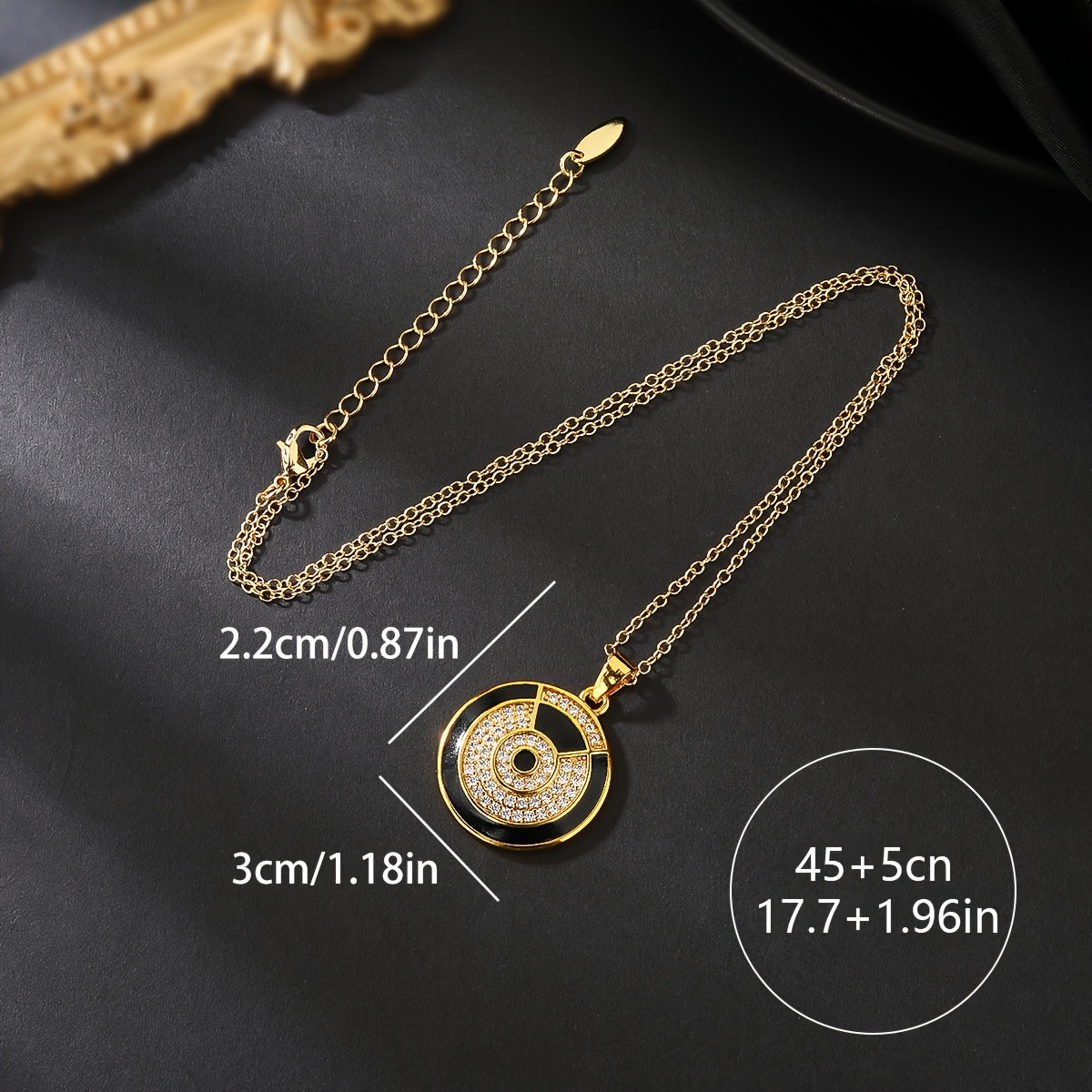 Шикарное подвесное ожерелье с круглой диском цвета угля, капающим маслом и покрытым гладким металлом.