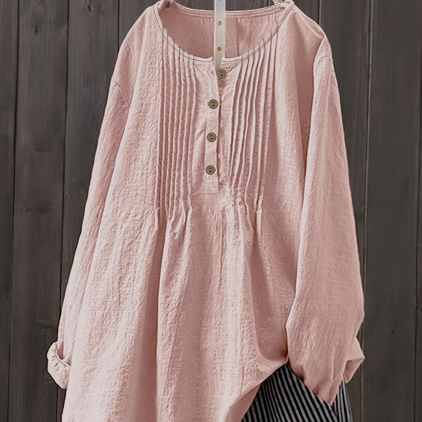 Katta o'lchamdagi ayollar uchun mustahkam pintuck crew neck bluzka, bahor va kuz uchun mukammal.