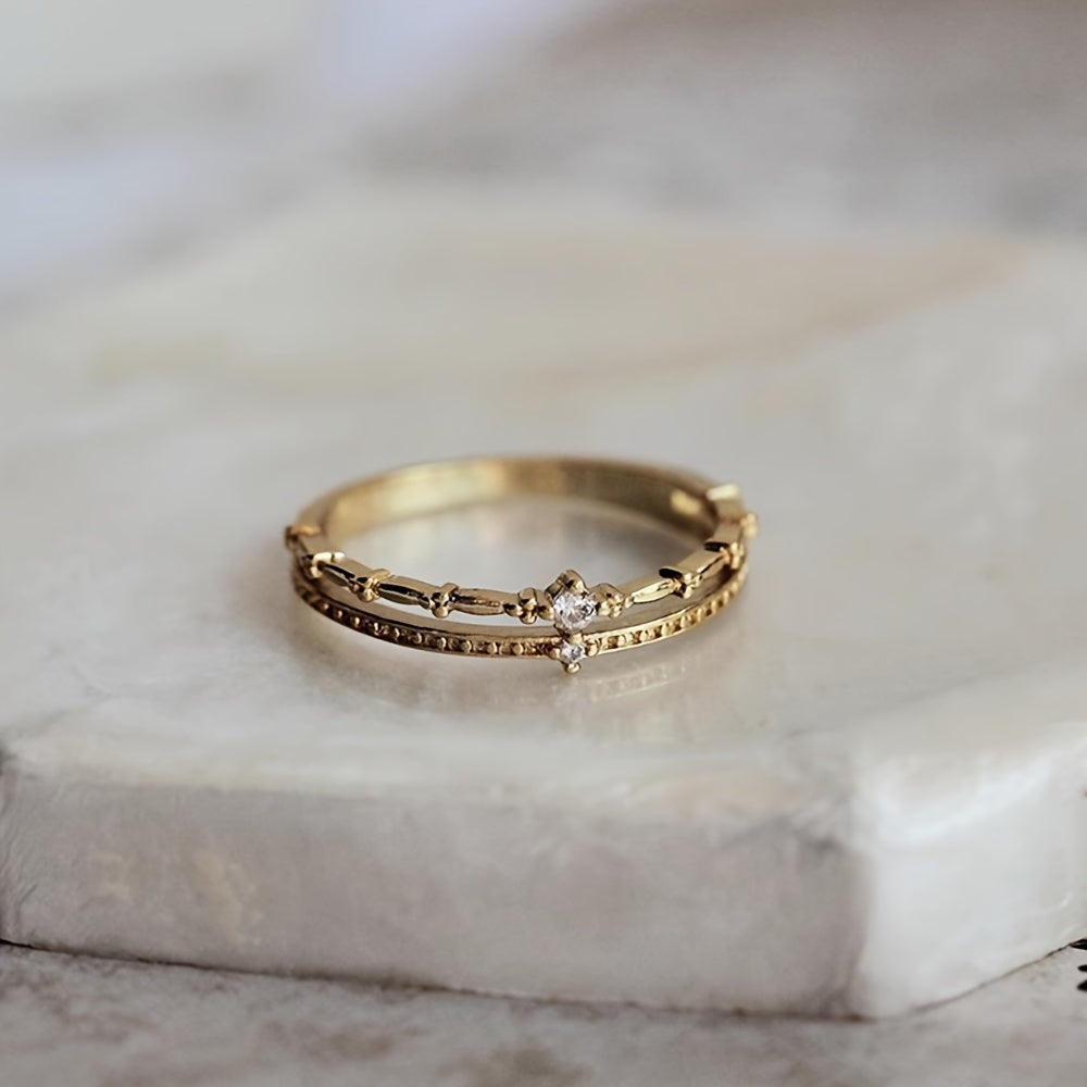 Zarif va chiroyli S925 kumush zirkoni ikki qatlamli toj uzuk, hashamat va retro jozibasi bilan to'la, bu esa uni ayollar uchun 14-fevral yoki har qanday maxsus tadbirda mukammal sovg'a qiladi.