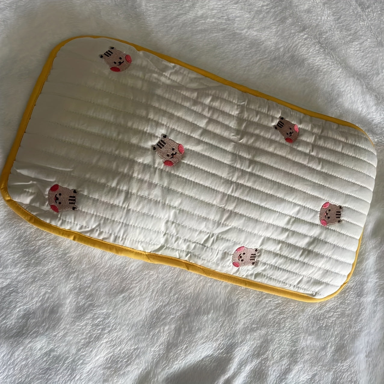 Breathable Gauze Mesh Cushion for Summer with Bear Embroidery for Breastfeeding
