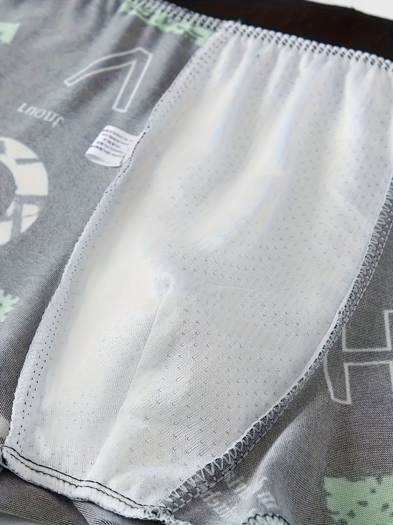 Erkaklar modasi harf naqshli sport ichki kiyimlari, nafas oladigan va qulay.