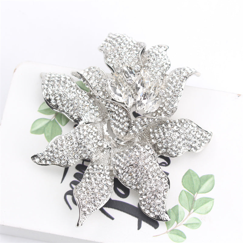 Изысканная брошка-булавка с цветком из страз, уникальный эмалевый цветочный дизайн, элегантный модный аксессуар для женщин, идеальный подарок с имитацией моделирования